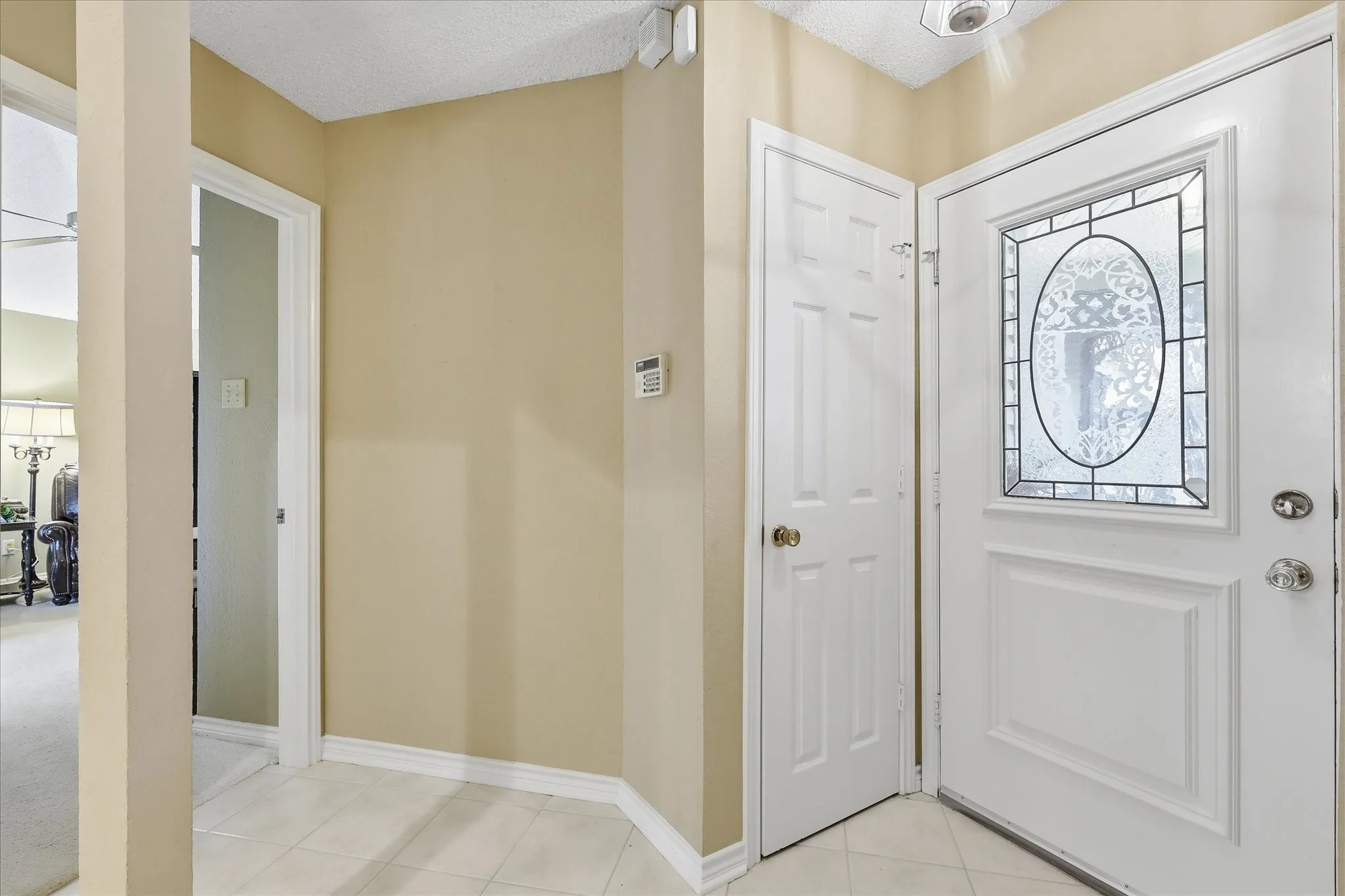 Townhouse For Sale in Collin County , 18095 Whispering Gables Lane, Dallas, Texas 75287, 2 Bedroom, 2 Bathroom, 1 Garage spaces, 1,083 Sqft, built in 1983, mls#21333621, Real Estate Agent in Dallas, Homes For Sale in Collin county, Homes For Sale in Dallas, Realtor in Dallas Texas, Real Estate Brokerage Independent Realty Texas, Luminita Cordes Realtor