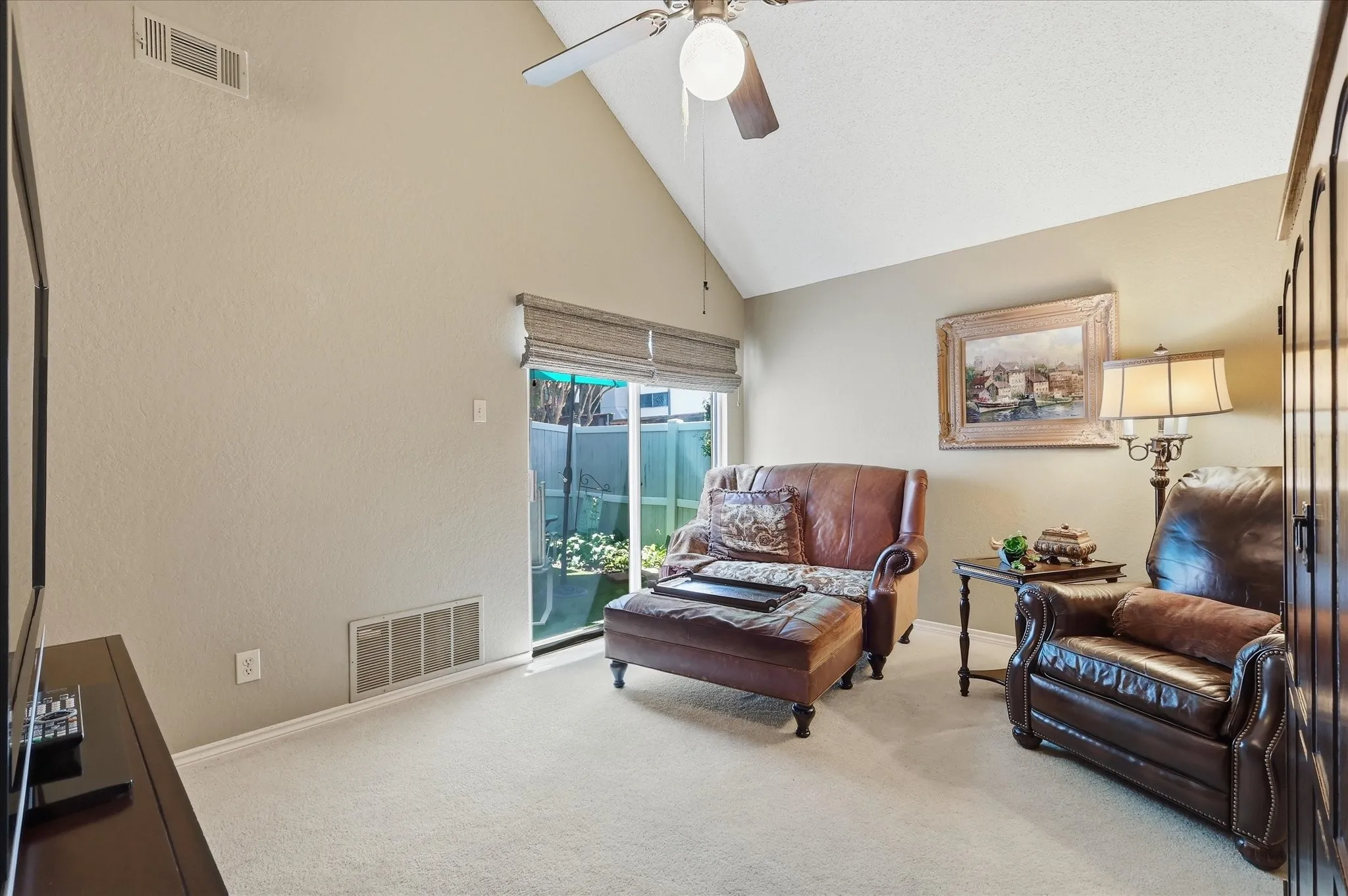 Townhouse For Sale in Collin County , 18095 Whispering Gables Lane, Dallas, Texas 75287, 2 Bedroom, 2 Bathroom, 1 Garage spaces, 1,083 Sqft, built in 1983, mls#21333621, Real Estate Agent in Dallas, Homes For Sale in Collin county, Homes For Sale in Dallas, Realtor in Dallas Texas, Real Estate Brokerage Independent Realty Texas, Luminita Cordes Realtor