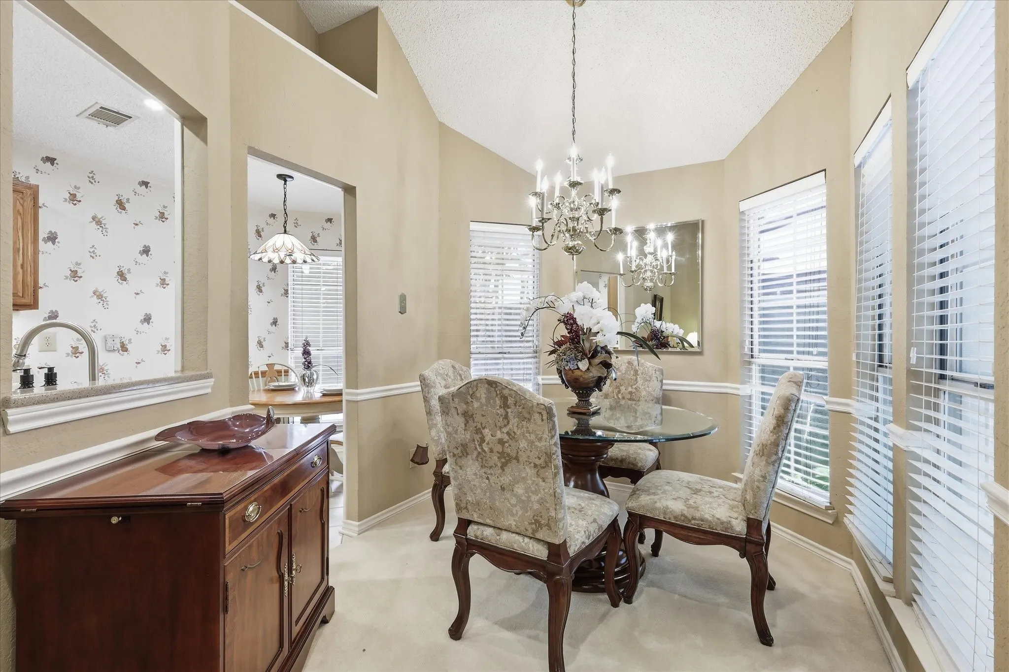 Townhouse For Sale in Collin County , 18095 Whispering Gables Lane, Dallas, Texas 75287, 2 Bedroom, 2 Bathroom, 1 Garage spaces, 1,083 Sqft, built in 1983, mls#21333621, Real Estate Agent in Dallas, Homes For Sale in Collin county, Homes For Sale in Dallas, Realtor in Dallas Texas, Real Estate Brokerage Independent Realty Texas, Luminita Cordes Realtor