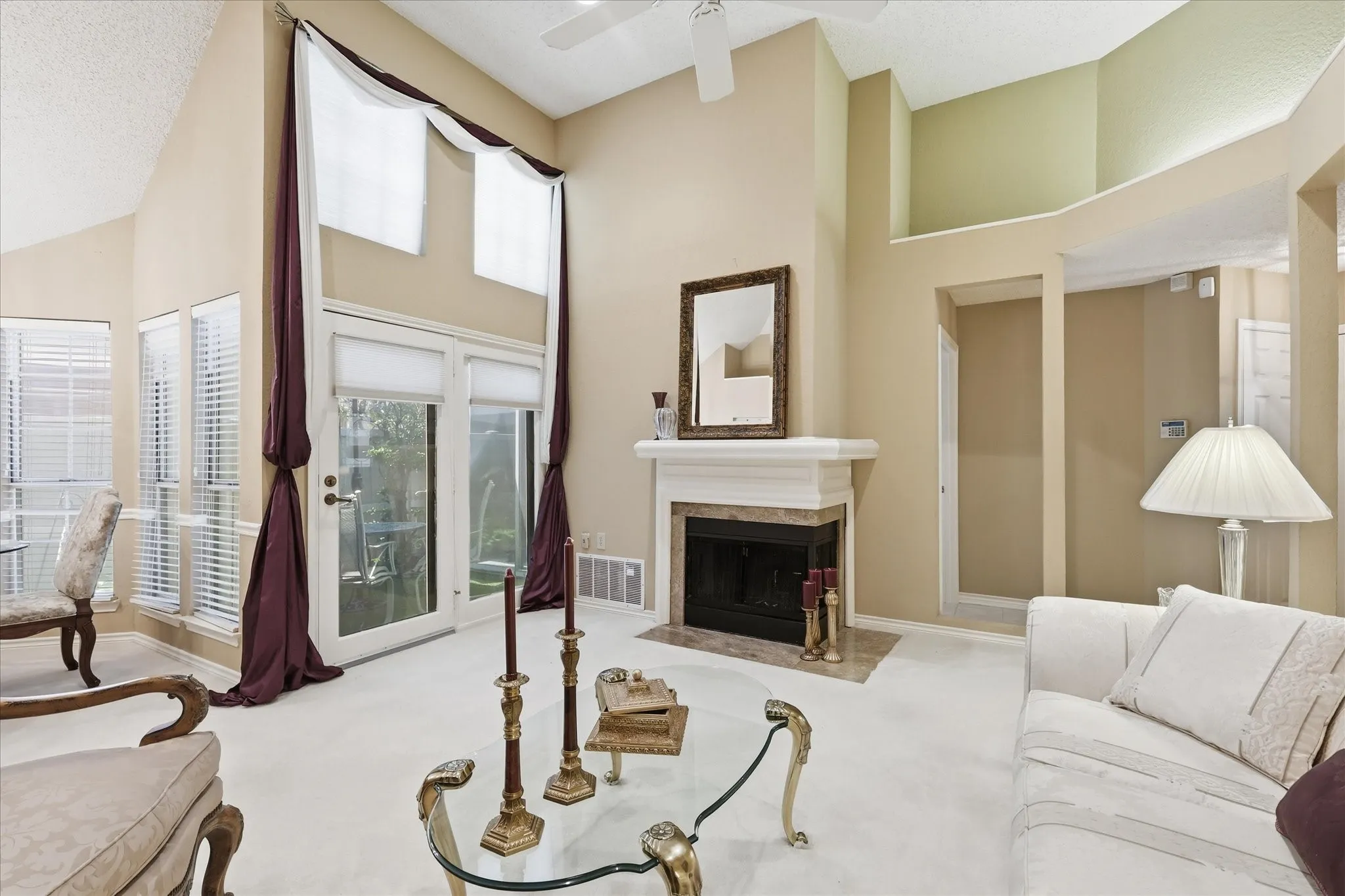 Townhouse For Sale in Collin County , 18095 Whispering Gables Lane, Dallas, Texas 75287, 2 Bedroom, 2 Bathroom, 1 Garage spaces, 1,083 Sqft, built in 1983, mls#21333621, Real Estate Agent in Dallas, Homes For Sale in Collin county, Homes For Sale in Dallas, Realtor in Dallas Texas, Real Estate Brokerage Independent Realty Texas, Luminita Cordes Realtor