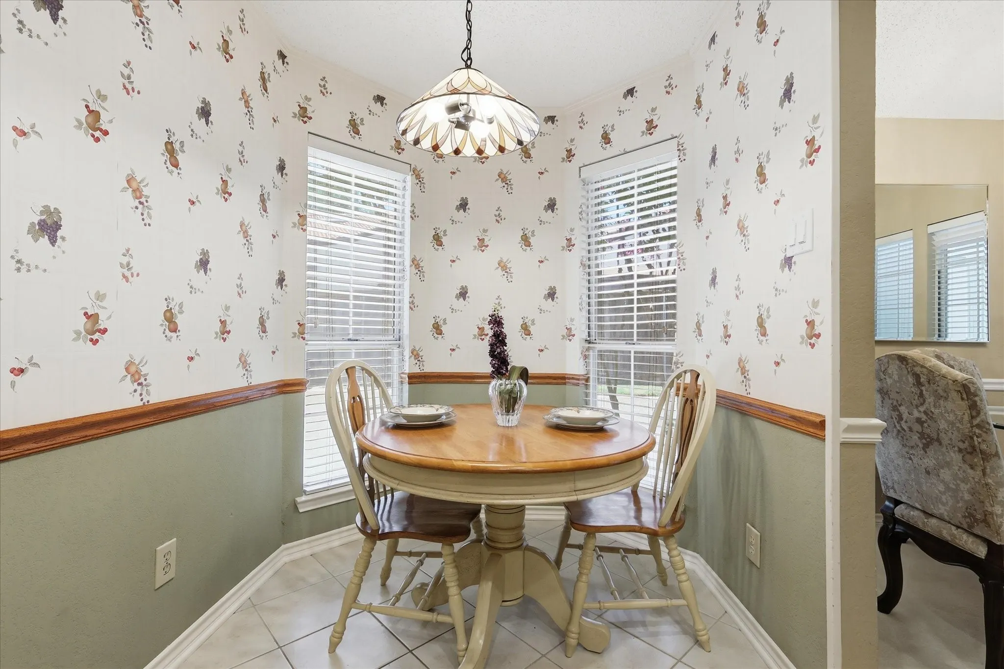 Townhouse For Sale in Collin County , 18095 Whispering Gables Lane, Dallas, Texas 75287, 2 Bedroom, 2 Bathroom, 1 Garage spaces, 1,083 Sqft, built in 1983, mls#21333621, Real Estate Agent in Dallas, Homes For Sale in Collin county, Homes For Sale in Dallas, Realtor in Dallas Texas, Real Estate Brokerage Independent Realty Texas, Luminita Cordes Realtor