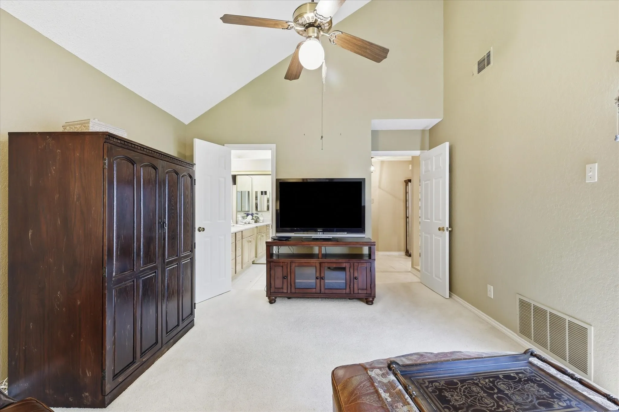 Townhouse For Sale in Collin County , 18095 Whispering Gables Lane, Dallas, Texas 75287, 2 Bedroom, 2 Bathroom, 1 Garage spaces, 1,083 Sqft, built in 1983, mls#21333621, Real Estate Agent in Dallas, Homes For Sale in Collin county, Homes For Sale in Dallas, Realtor in Dallas Texas, Real Estate Brokerage Independent Realty Texas, Luminita Cordes Realtor