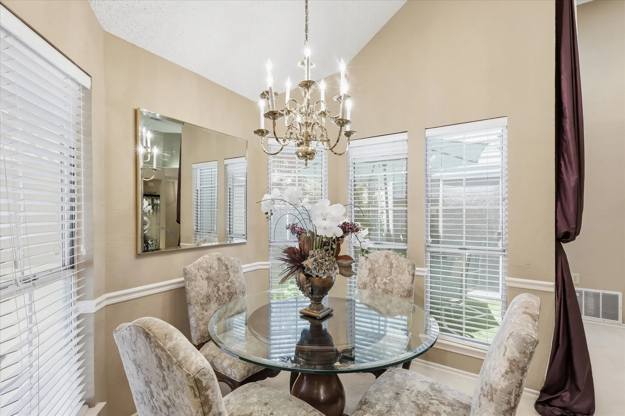 Townhouse For Sale in Collin County , 18095 Whispering Gables Lane, Dallas, Texas 75287, 2 Bedroom, 2 Bathroom, 1 Garage spaces, 1,083 Sqft, built in 1983, mls#21333621, Real Estate Agent in Dallas, Homes For Sale in Collin county, Homes For Sale in Dallas, Realtor in Dallas Texas, Real Estate Brokerage Independent Realty Texas, Luminita Cordes Realtor