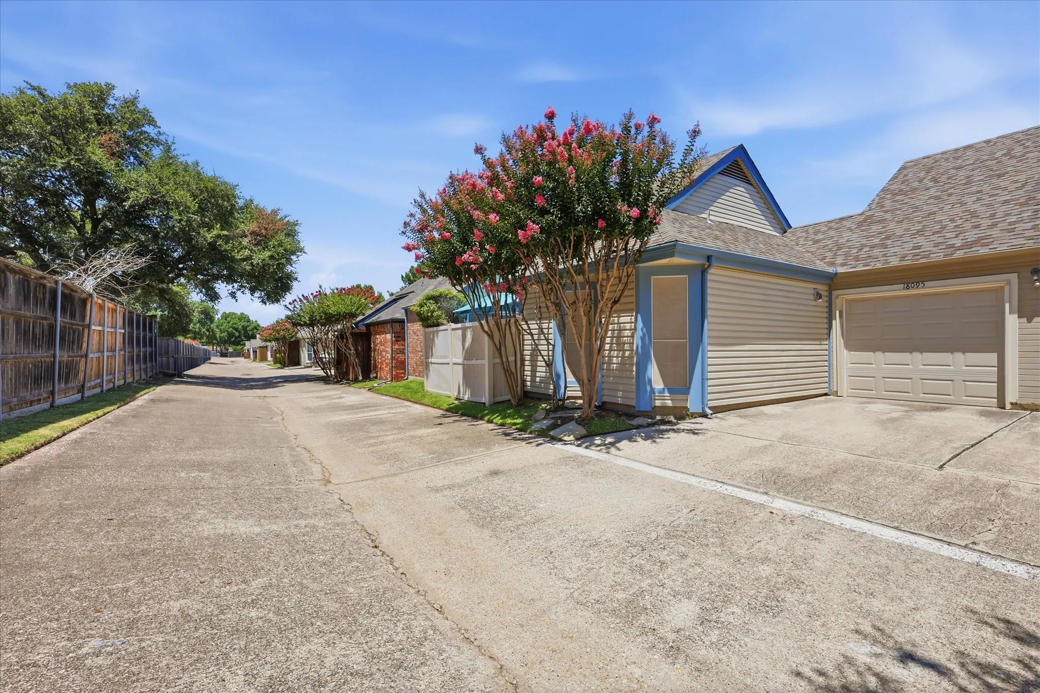 Townhouse For Sale in Collin County , 18095 Whispering Gables Lane, Dallas, Texas 75287, 2 Bedroom, 2 Bathroom, 1 Garage spaces, 1,083 Sqft, built in 1983, mls#21333621, Real Estate Agent in Dallas, Homes For Sale in Collin county, Homes For Sale in Dallas, Realtor in Dallas Texas, Real Estate Brokerage Independent Realty Texas, Luminita Cordes Realtor