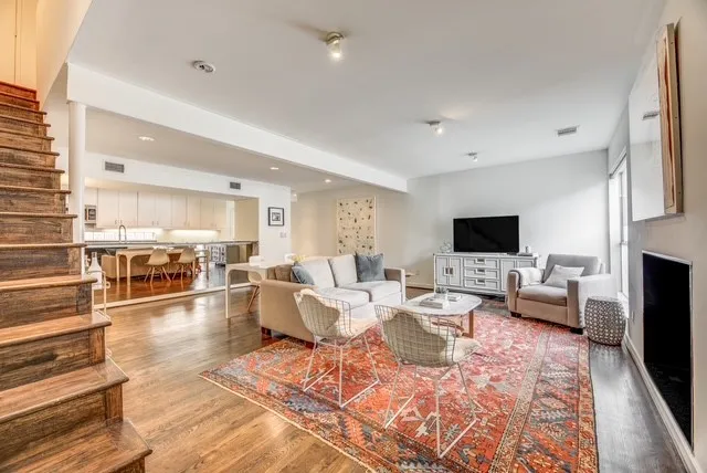 Condominium For Rent in Dallas County , 4122 Travis Street 2, Dallas, Texas 75204, 2 Bedrooms, 3 Bathrooms, Garage spaces, 1,293 Sqft, built in 1997, Price $3,100, mls#21334398, Real Estate Agent in Dallas, Homes For Rent in Dallas county, Homes For Rent in Dallas, Realtor in Dallas Texas, Real Estate Brokerage Independent Realty Texas, Luminita Cordes Realtor