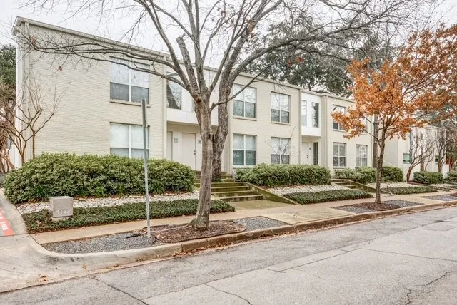 Condominium For Rent in Dallas County , 4122 Travis Street 2, Dallas, Texas 75204, 2 Bedrooms, 3 Bathrooms, Garage spaces, 1,293 Sqft, built in 1997, Price $3,100, mls#21334398, Real Estate Agent in Dallas, Homes For Rent in Dallas county, Homes For Rent in Dallas, Realtor in Dallas Texas, Real Estate Brokerage Independent Realty Texas, Luminita Cordes Realtor