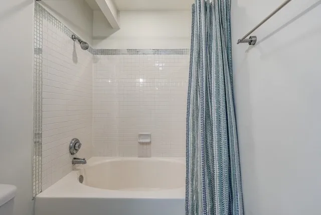 Condominium For Rent in Dallas County , 4122 Travis Street 2, Dallas, Texas 75204, 2 Bedrooms, 3 Bathrooms, Garage spaces, 1,293 Sqft, built in 1997, Price $3,100, mls#21334398, Real Estate Agent in Dallas, Homes For Rent in Dallas county, Homes For Rent in Dallas, Realtor in Dallas Texas, Real Estate Brokerage Independent Realty Texas, Luminita Cordes Realtor