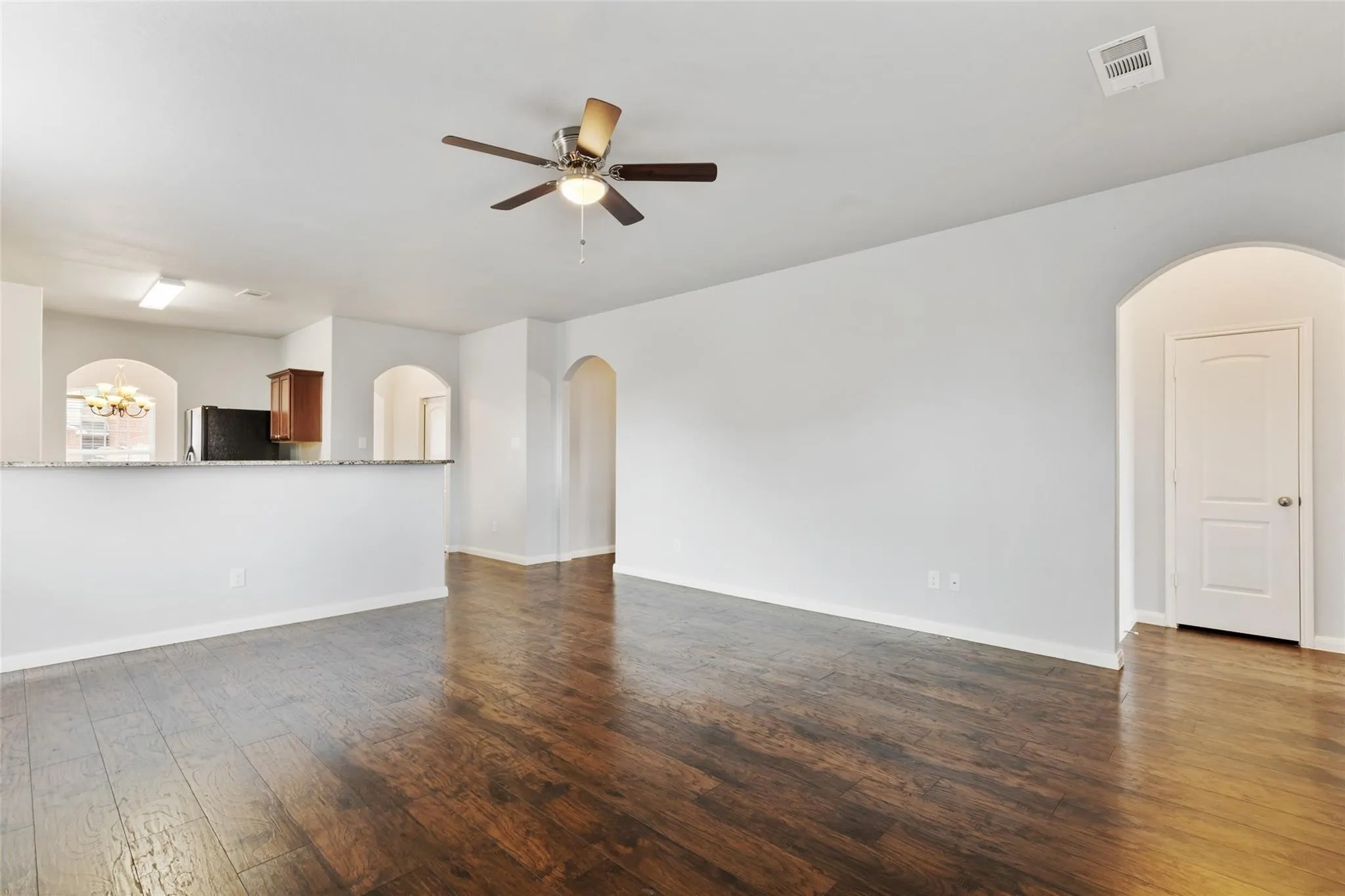 Single Family Residence For Rent in Tarrant County , 6041 Spring Ranch Drive, Fort Worth, Texas 76179, 3 Bedroom, 2 Bathroom, 2 Garage spaces, 1,597 Sqft, built in 2018, mls#21334410, Real Estate Agent in Fort Worth, Homes For Rent in Tarrant county, Homes For Rent in Fort Worth, Realtor in Fort Worth Texas, Real Estate Brokerage Independent Realty Texas, Luminita Cordes Realtor