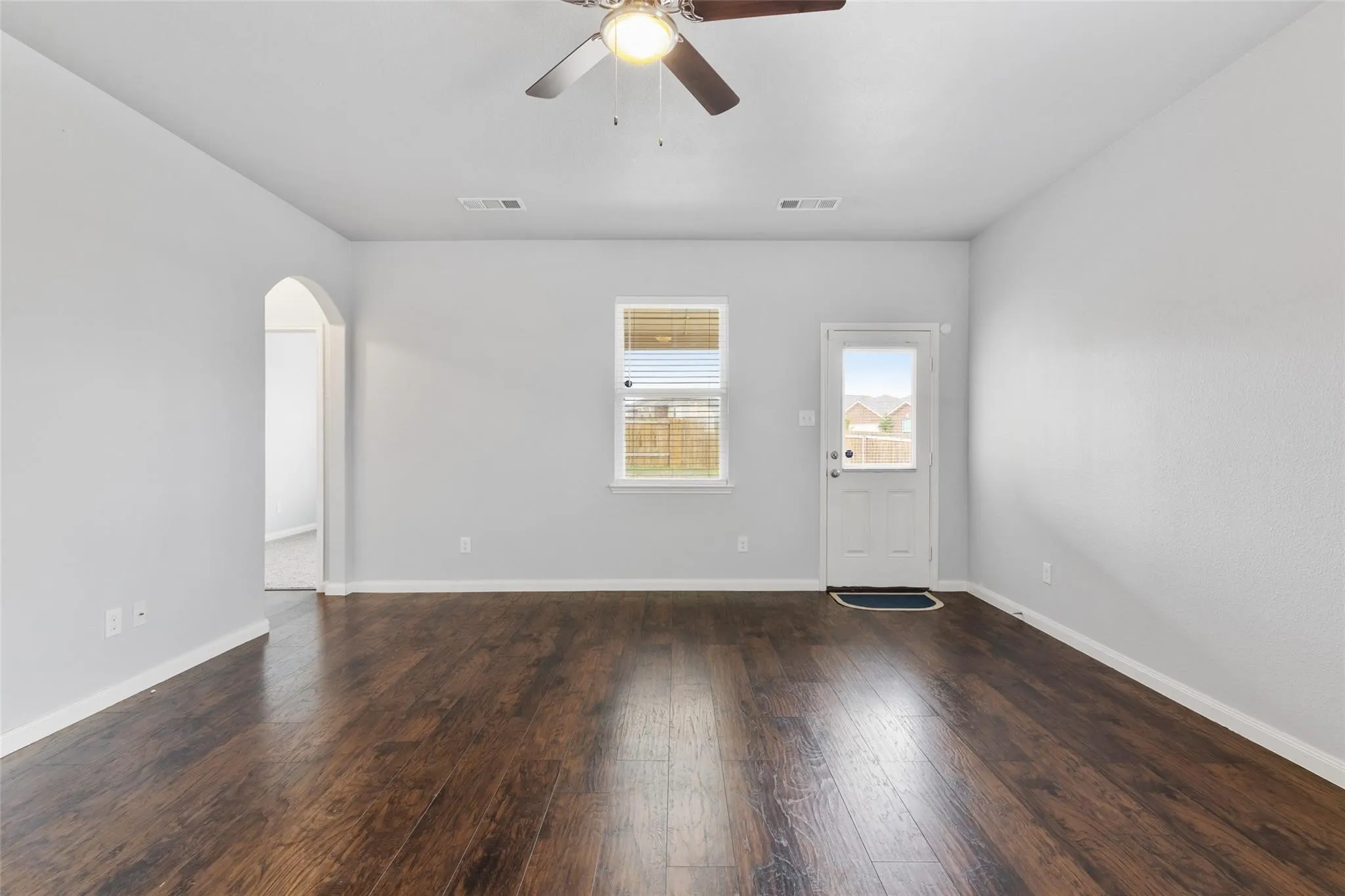 Single Family Residence For Rent in Tarrant County , 6041 Spring Ranch Drive, Fort Worth, Texas 76179, 3 Bedroom, 2 Bathroom, 2 Garage spaces, 1,597 Sqft, built in 2018, mls#21334410, Real Estate Agent in Fort Worth, Homes For Rent in Tarrant county, Homes For Rent in Fort Worth, Realtor in Fort Worth Texas, Real Estate Brokerage Independent Realty Texas, Luminita Cordes Realtor