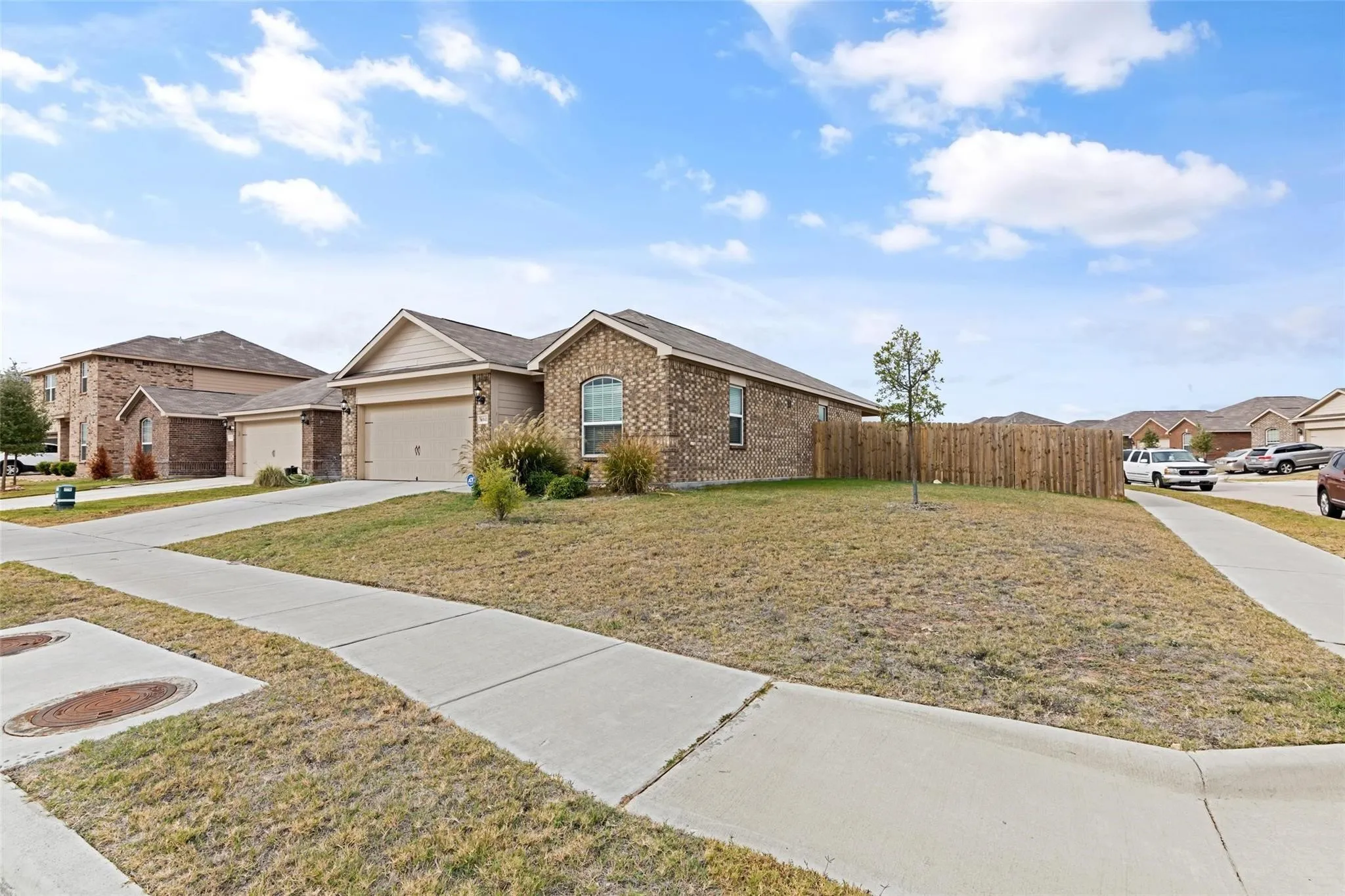 Single Family Residence For Rent in Tarrant County , 6041 Spring Ranch Drive, Fort Worth, Texas 76179, 3 Bedroom, 2 Bathroom, 2 Garage spaces, 1,597 Sqft, built in 2018, mls#21334410, Real Estate Agent in Fort Worth, Homes For Rent in Tarrant county, Homes For Rent in Fort Worth, Realtor in Fort Worth Texas, Real Estate Brokerage Independent Realty Texas, Luminita Cordes Realtor