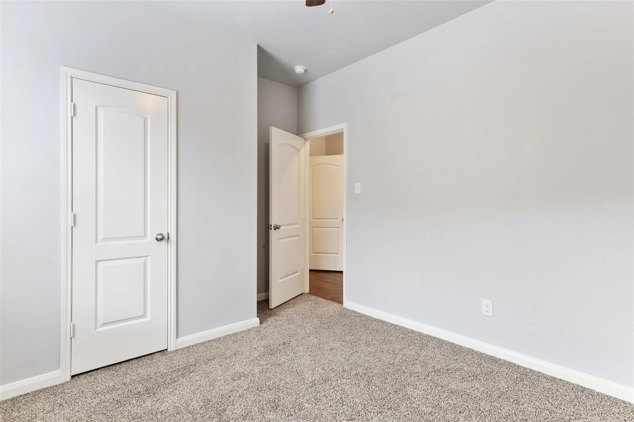 Single Family Residence For Rent in Tarrant County , 6041 Spring Ranch Drive, Fort Worth, Texas 76179, 3 Bedroom, 2 Bathroom, 2 Garage spaces, 1,597 Sqft, built in 2018, mls#21334410, Real Estate Agent in Fort Worth, Homes For Rent in Tarrant county, Homes For Rent in Fort Worth, Realtor in Fort Worth Texas, Real Estate Brokerage Independent Realty Texas, Luminita Cordes Realtor
