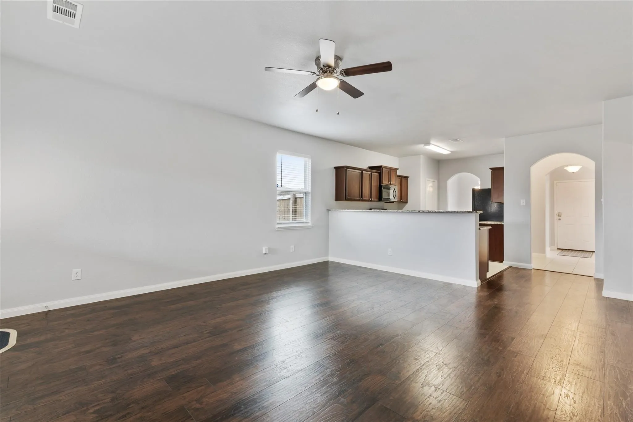 Single Family Residence For Rent in Tarrant County , 6041 Spring Ranch Drive, Fort Worth, Texas 76179, 3 Bedroom, 2 Bathroom, 2 Garage spaces, 1,597 Sqft, built in 2018, mls#21334410, Real Estate Agent in Fort Worth, Homes For Rent in Tarrant county, Homes For Rent in Fort Worth, Realtor in Fort Worth Texas, Real Estate Brokerage Independent Realty Texas, Luminita Cordes Realtor