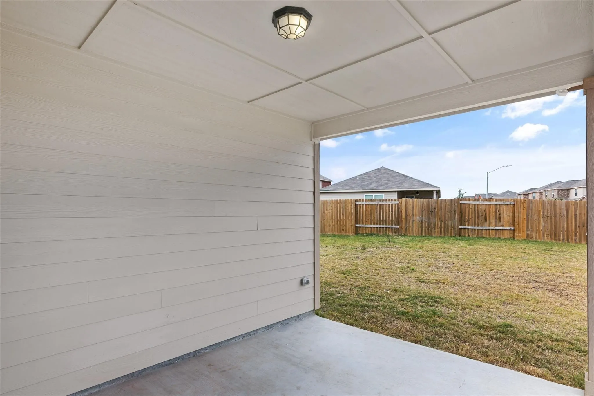 Single Family Residence For Rent in Tarrant County , 6041 Spring Ranch Drive, Fort Worth, Texas 76179, 3 Bedroom, 2 Bathroom, 2 Garage spaces, 1,597 Sqft, built in 2018, mls#21334410, Real Estate Agent in Fort Worth, Homes For Rent in Tarrant county, Homes For Rent in Fort Worth, Realtor in Fort Worth Texas, Real Estate Brokerage Independent Realty Texas, Luminita Cordes Realtor