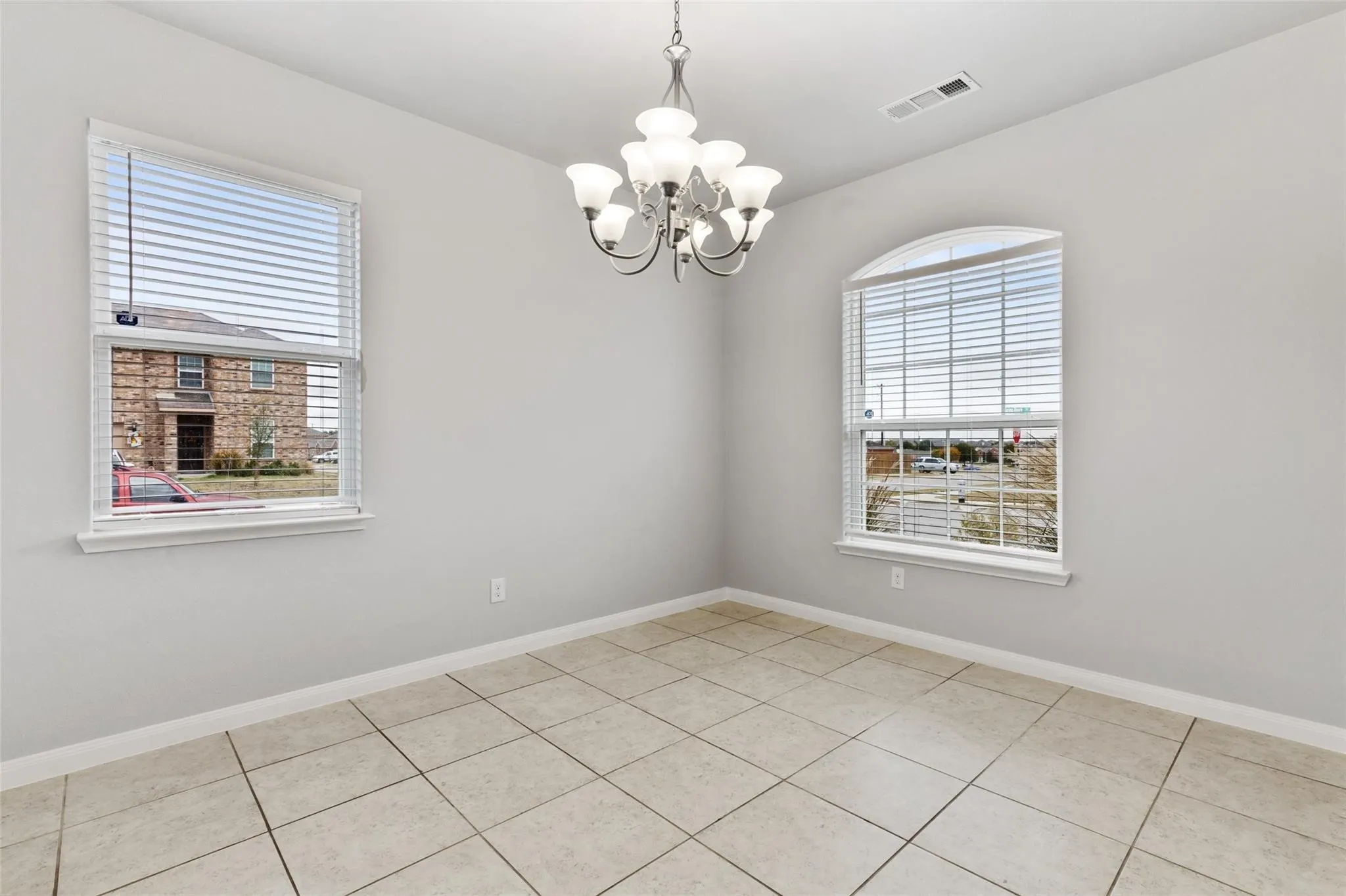 Single Family Residence For Rent in Tarrant County , 6041 Spring Ranch Drive, Fort Worth, Texas 76179, 3 Bedroom, 2 Bathroom, 2 Garage spaces, 1,597 Sqft, built in 2018, mls#21334410, Real Estate Agent in Fort Worth, Homes For Rent in Tarrant county, Homes For Rent in Fort Worth, Realtor in Fort Worth Texas, Real Estate Brokerage Independent Realty Texas, Luminita Cordes Realtor