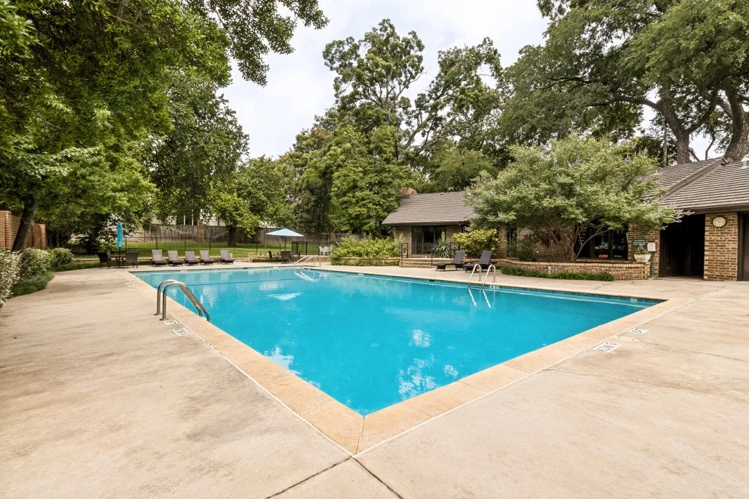Condominium For Sale in Dallas County , 12625 Breckenridge Drive 199, Dallas, Texas 75230, 2 Bedroom, 2 Bathroom, Garage spaces, 1,748 Sqft, built in 1974, mls#21326312, Real Estate Agent in Dallas, Homes For Sale in Dallas county, Homes For Sale in Dallas, Realtor in Dallas Texas, Real Estate Brokerage Independent Realty Texas, Luminita Cordes Realtor