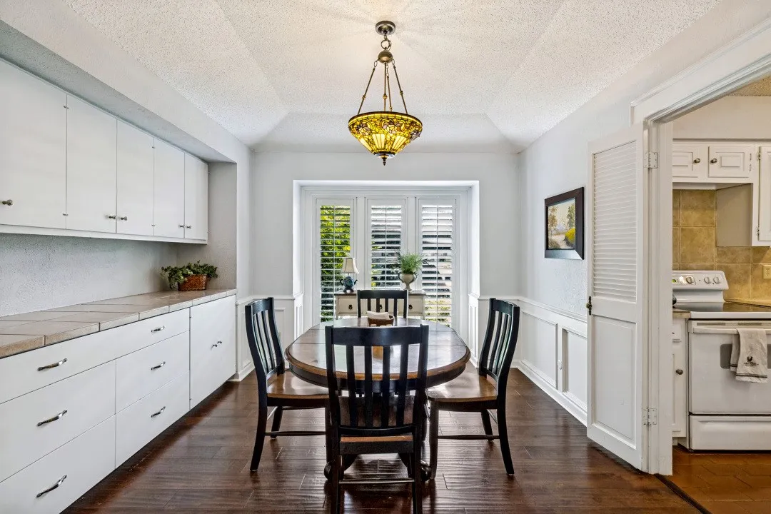 Condominium For Sale in Dallas County , 12625 Breckenridge Drive 199, Dallas, Texas 75230, 2 Bedroom, 2 Bathroom, Garage spaces, 1,748 Sqft, built in 1974, mls#21326312, Real Estate Agent in Dallas, Homes For Sale in Dallas county, Homes For Sale in Dallas, Realtor in Dallas Texas, Real Estate Brokerage Independent Realty Texas, Luminita Cordes Realtor