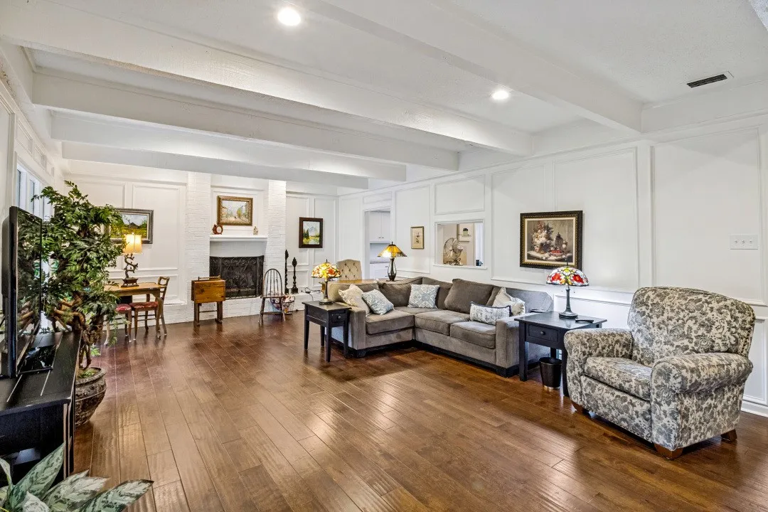 Condominium For Sale in Dallas County , 12625 Breckenridge Drive 199, Dallas, Texas 75230, 2 Bedroom, 2 Bathroom, Garage spaces, 1,748 Sqft, built in 1974, mls#21326312, Real Estate Agent in Dallas, Homes For Sale in Dallas county, Homes For Sale in Dallas, Realtor in Dallas Texas, Real Estate Brokerage Independent Realty Texas, Luminita Cordes Realtor