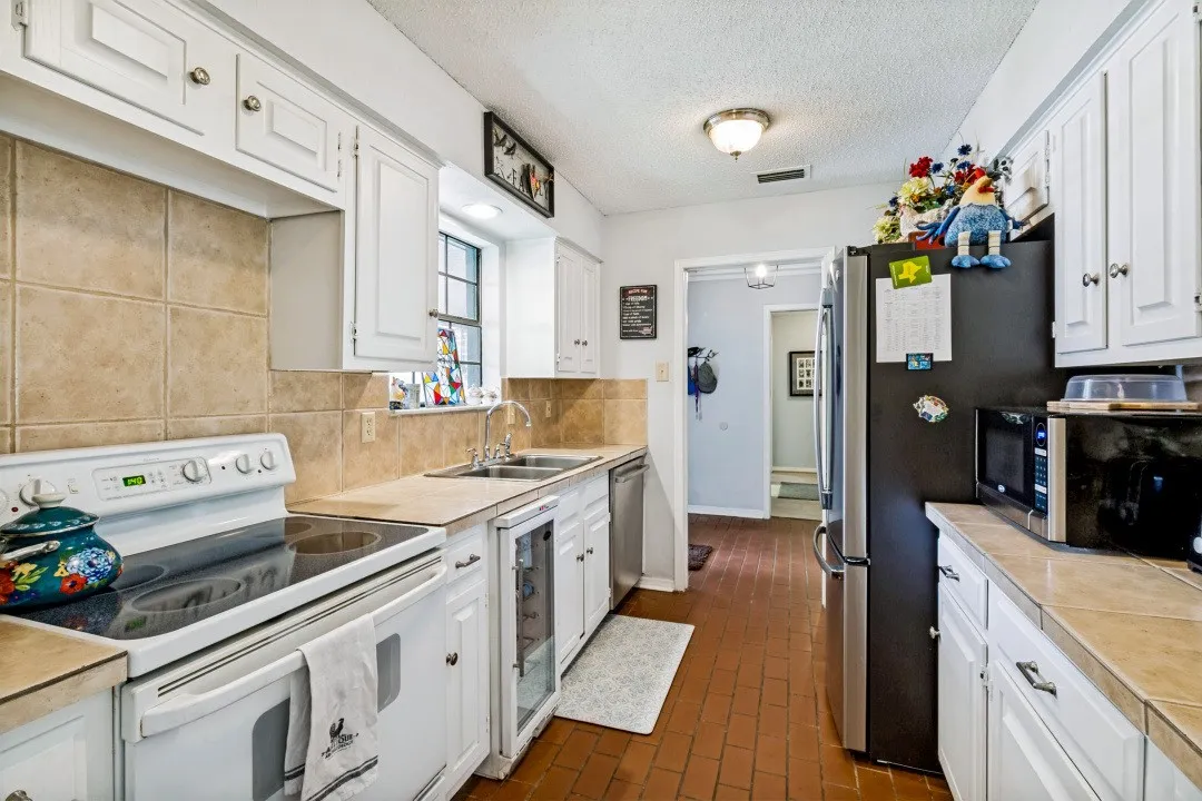 Condominium For Sale in Dallas County , 12625 Breckenridge Drive 199, Dallas, Texas 75230, 2 Bedroom, 2 Bathroom, Garage spaces, 1,748 Sqft, built in 1974, mls#21326312, Real Estate Agent in Dallas, Homes For Sale in Dallas county, Homes For Sale in Dallas, Realtor in Dallas Texas, Real Estate Brokerage Independent Realty Texas, Luminita Cordes Realtor