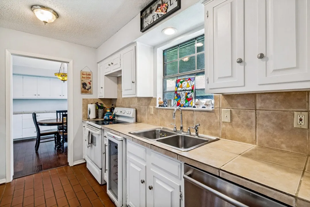 Condominium For Sale in Dallas County , 12625 Breckenridge Drive 199, Dallas, Texas 75230, 2 Bedroom, 2 Bathroom, Garage spaces, 1,748 Sqft, built in 1974, mls#21326312, Real Estate Agent in Dallas, Homes For Sale in Dallas county, Homes For Sale in Dallas, Realtor in Dallas Texas, Real Estate Brokerage Independent Realty Texas, Luminita Cordes Realtor