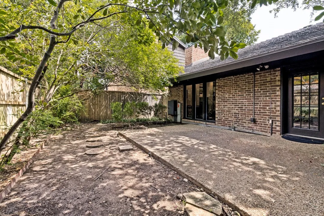Condominium For Sale in Dallas County , 12625 Breckenridge Drive 199, Dallas, Texas 75230, 2 Bedroom, 2 Bathroom, Garage spaces, 1,748 Sqft, built in 1974, mls#21326312, Real Estate Agent in Dallas, Homes For Sale in Dallas county, Homes For Sale in Dallas, Realtor in Dallas Texas, Real Estate Brokerage Independent Realty Texas, Luminita Cordes Realtor