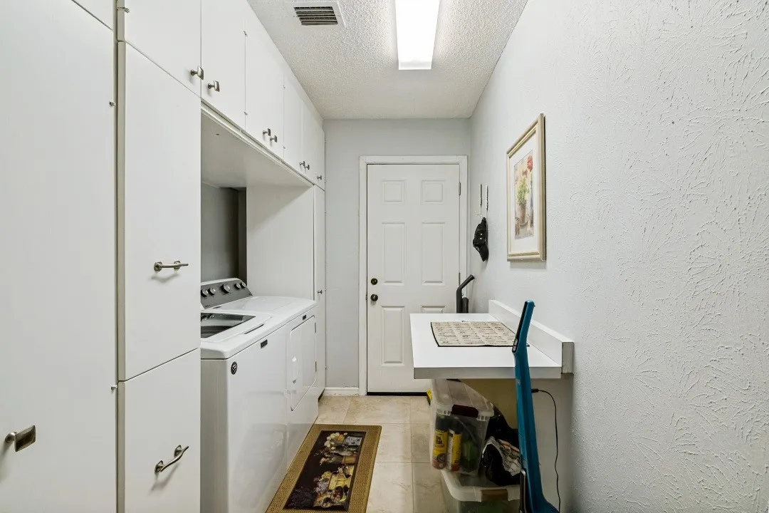 Condominium For Sale in Dallas County , 12625 Breckenridge Drive 199, Dallas, Texas 75230, 2 Bedroom, 2 Bathroom, Garage spaces, 1,748 Sqft, built in 1974, mls#21326312, Real Estate Agent in Dallas, Homes For Sale in Dallas county, Homes For Sale in Dallas, Realtor in Dallas Texas, Real Estate Brokerage Independent Realty Texas, Luminita Cordes Realtor