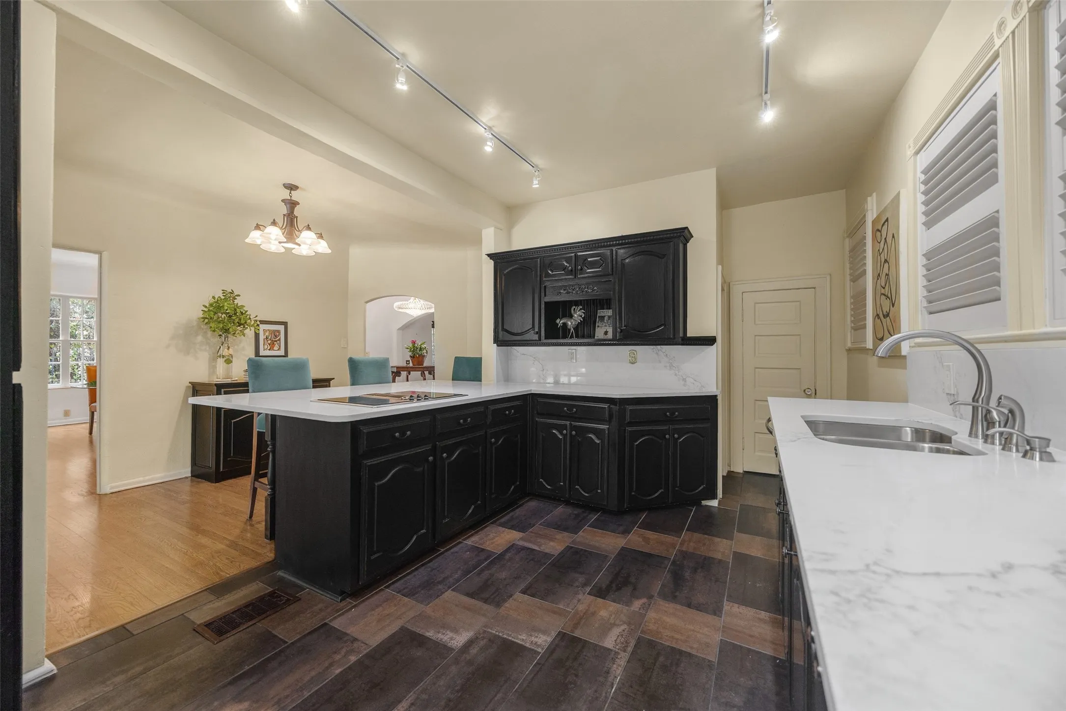 Single Family Residence For Sale in Dallas County , 4310 Rawlins Street, Dallas, Texas 75219, 3 Bedroom, 3 Bathroom, 2 Garage spaces, 3,616 Sqft, built in 1925, mls#21334332, Real Estate Agent in Dallas, Homes For Sale in Dallas county, Homes For Sale in Dallas, Realtor in Dallas Texas, Real Estate Brokerage Independent Realty Texas, Luminita Cordes Realtor