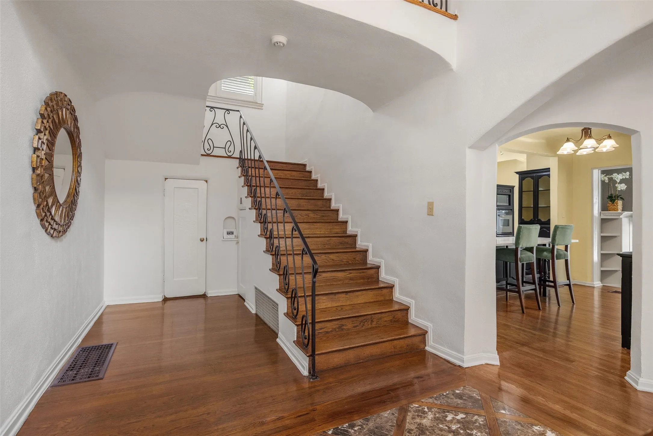 Single Family Residence For Sale in Dallas County , 4310 Rawlins Street, Dallas, Texas 75219, 3 Bedroom, 3 Bathroom, 2 Garage spaces, 3,616 Sqft, built in 1925, mls#21334332, Real Estate Agent in Dallas, Homes For Sale in Dallas county, Homes For Sale in Dallas, Realtor in Dallas Texas, Real Estate Brokerage Independent Realty Texas, Luminita Cordes Realtor