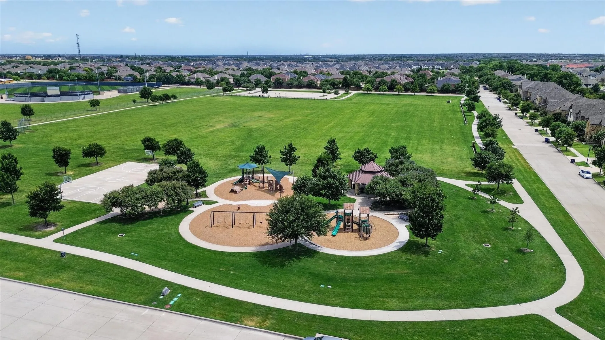 Single Family Residence For Sale in Collin County , 13762 Kevin Drive, Frisco, Texas 75035, 6 Bedroom, 4 Bathroom, 2 Garage spaces, 4,013 Sqft, built in 2019, mls#21334353, Real Estate Agent in Frisco, Homes For Sale in Collin county, Homes For Sale in Frisco, Realtor in Frisco Texas, Real Estate Brokerage Independent Realty Texas, Luminita Cordes Realtor