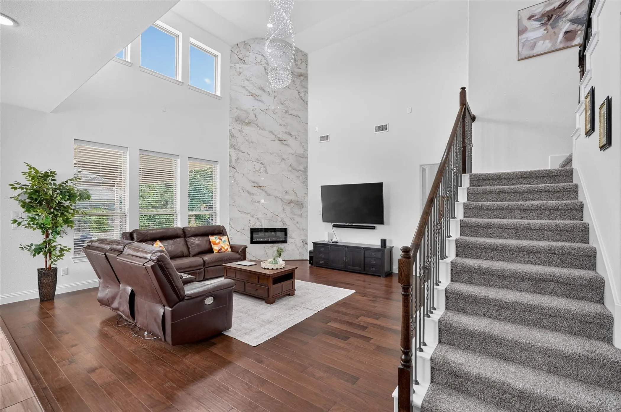 Single Family Residence For Sale in Collin County , 13762 Kevin Drive, Frisco, Texas 75035, 6 Bedroom, 4 Bathroom, 2 Garage spaces, 4,013 Sqft, built in 2019, mls#21334353, Real Estate Agent in Frisco, Homes For Sale in Collin county, Homes For Sale in Frisco, Realtor in Frisco Texas, Real Estate Brokerage Independent Realty Texas, Luminita Cordes Realtor