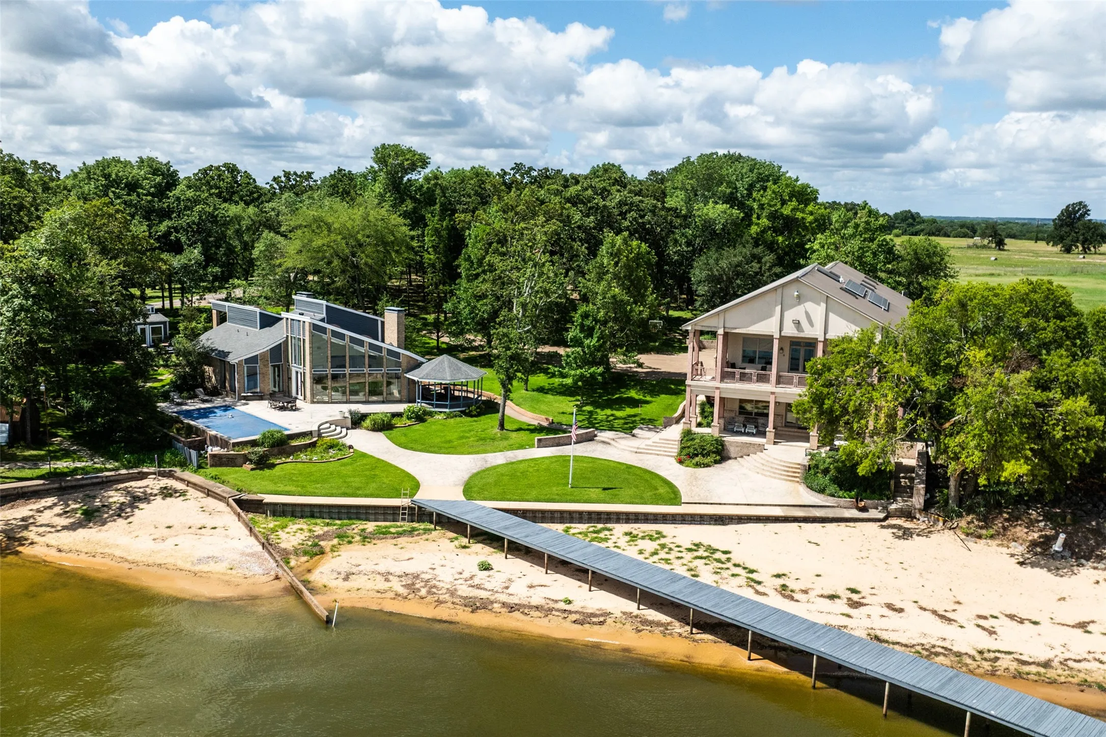 Single Family Residence For Sale in Henderson County , 133 Forest Ridge Road, Trinidad, Texas 75163, 8 Bedroom, 9 Bathroom, 6 Garage spaces, 7,151 Sqft, built in 2006, mls#21334258, Real Estate Agent in Trinidad, Homes For Sale in Henderson county, Homes For Sale in Trinidad, Realtor in Trinidad Texas, Real Estate Brokerage Independent Realty Texas, Luminita Cordes Realtor
