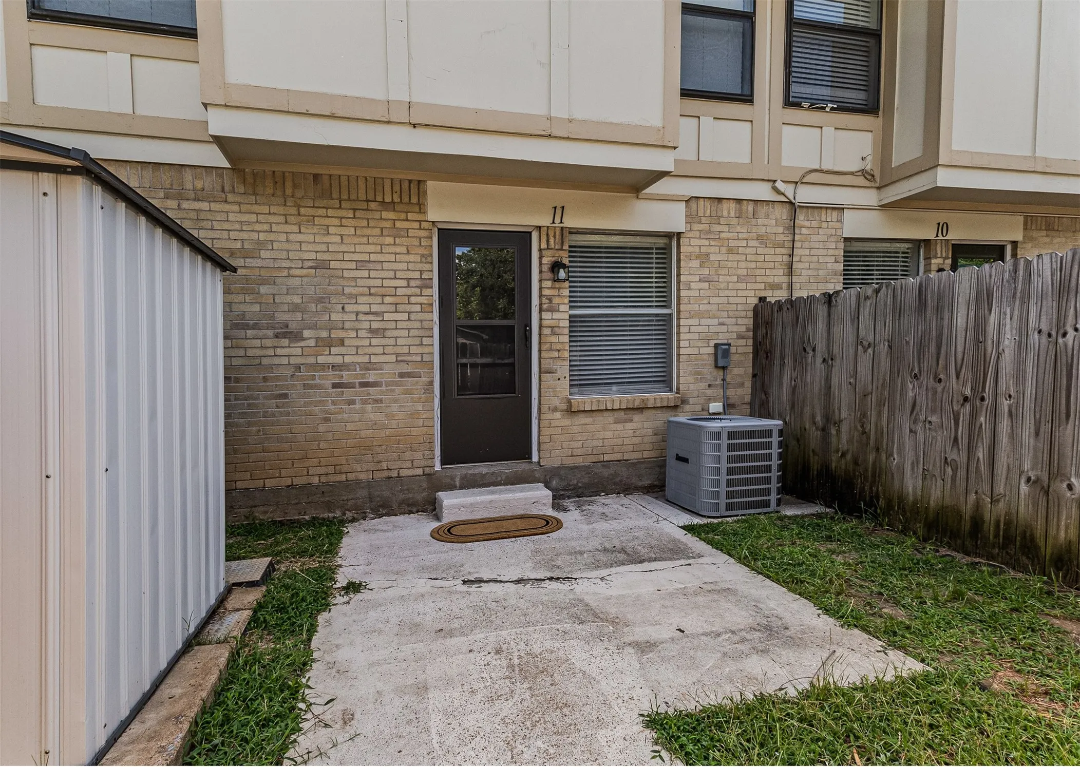 Condominium For Sale in Grayson County , 1905 W Morton Street 11, Denison, Texas 75020, 3 Bedroom, 2 Bathroom, Garage spaces, 1,080 Sqft, built in 1962, mls#21332037, Real Estate Agent in Denison, Homes For Sale in Grayson county, Homes For Sale in Denison, Realtor in Denison Texas, Real Estate Brokerage Independent Realty Texas, Luminita Cordes Realtor