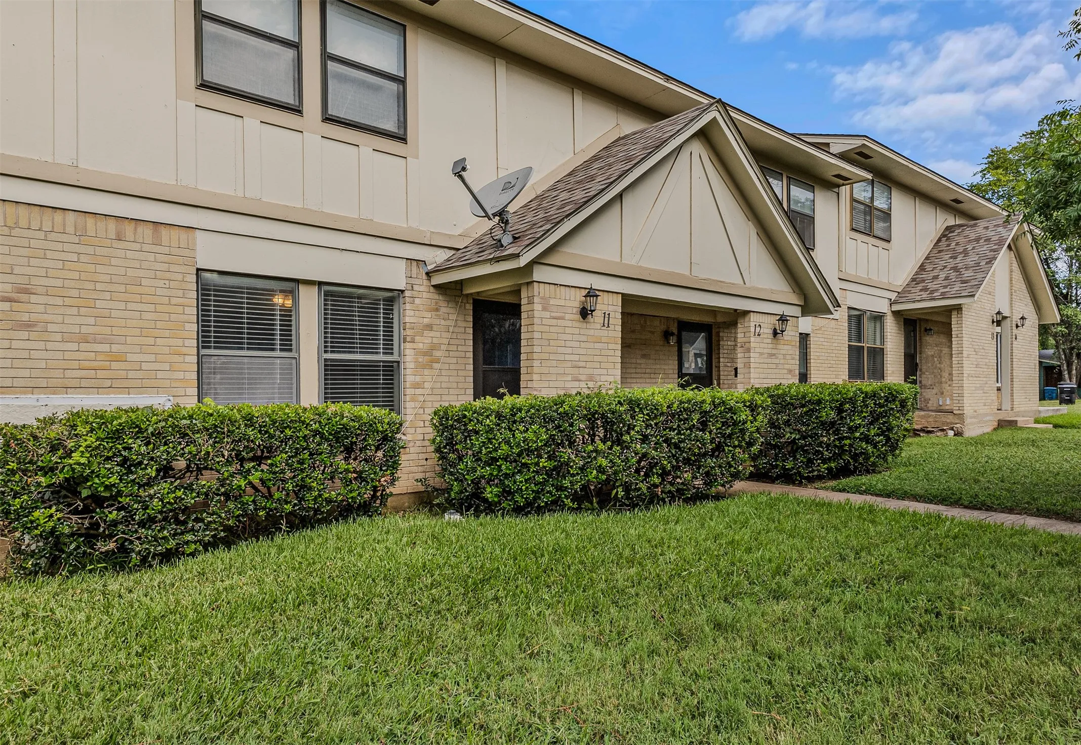 Condominium For Sale in Grayson County , 1905 W Morton Street 11, Denison, Texas 75020, 3 Bedroom, 2 Bathroom, Garage spaces, 1,080 Sqft, built in 1962, mls#21332037, Real Estate Agent in Denison, Homes For Sale in Grayson county, Homes For Sale in Denison, Realtor in Denison Texas, Real Estate Brokerage Independent Realty Texas, Luminita Cordes Realtor