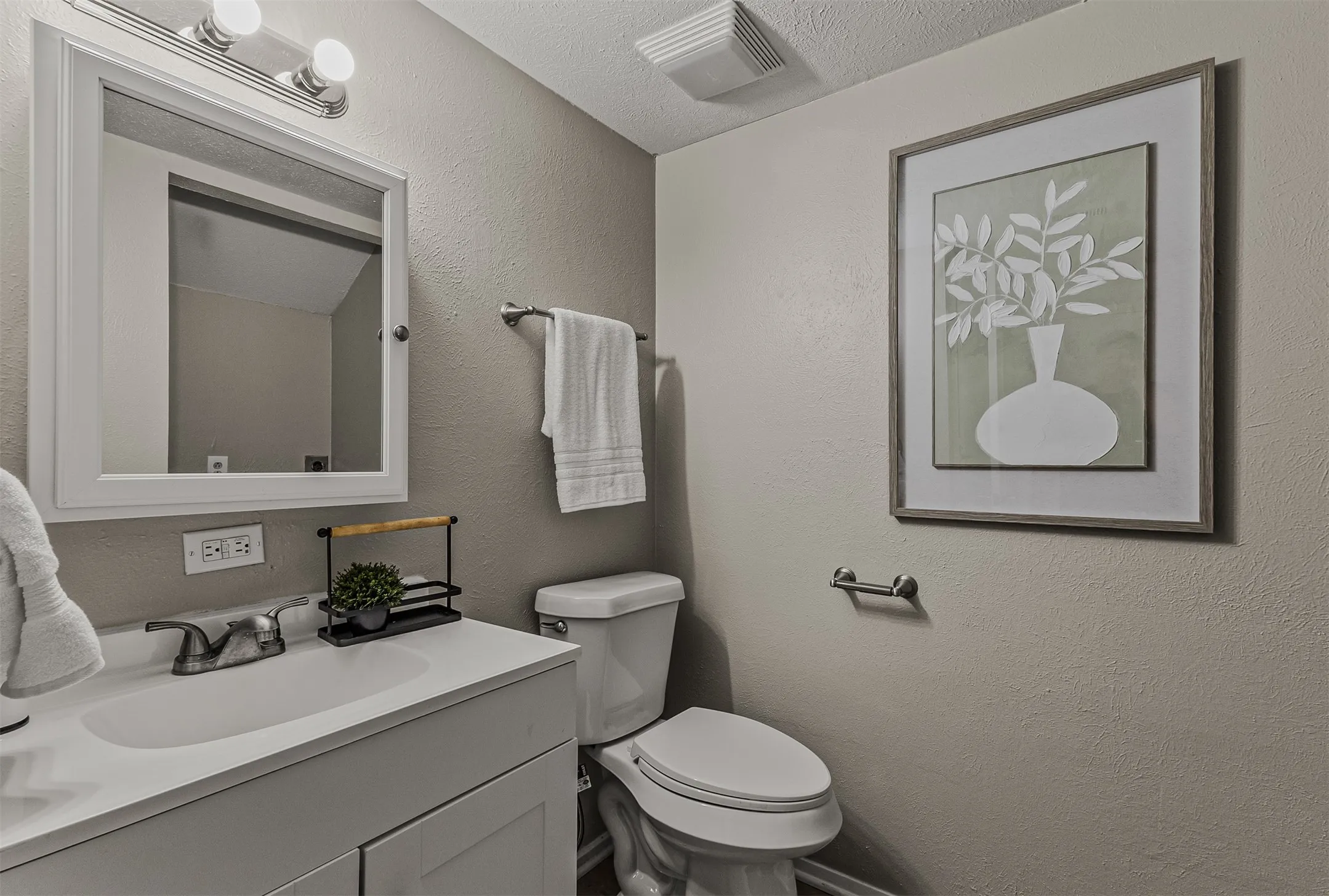 Condominium For Sale in Grayson County , 1905 W Morton Street 11, Denison, Texas 75020, 3 Bedroom, 2 Bathroom, Garage spaces, 1,080 Sqft, built in 1962, mls#21332037, Real Estate Agent in Denison, Homes For Sale in Grayson county, Homes For Sale in Denison, Realtor in Denison Texas, Real Estate Brokerage Independent Realty Texas, Luminita Cordes Realtor