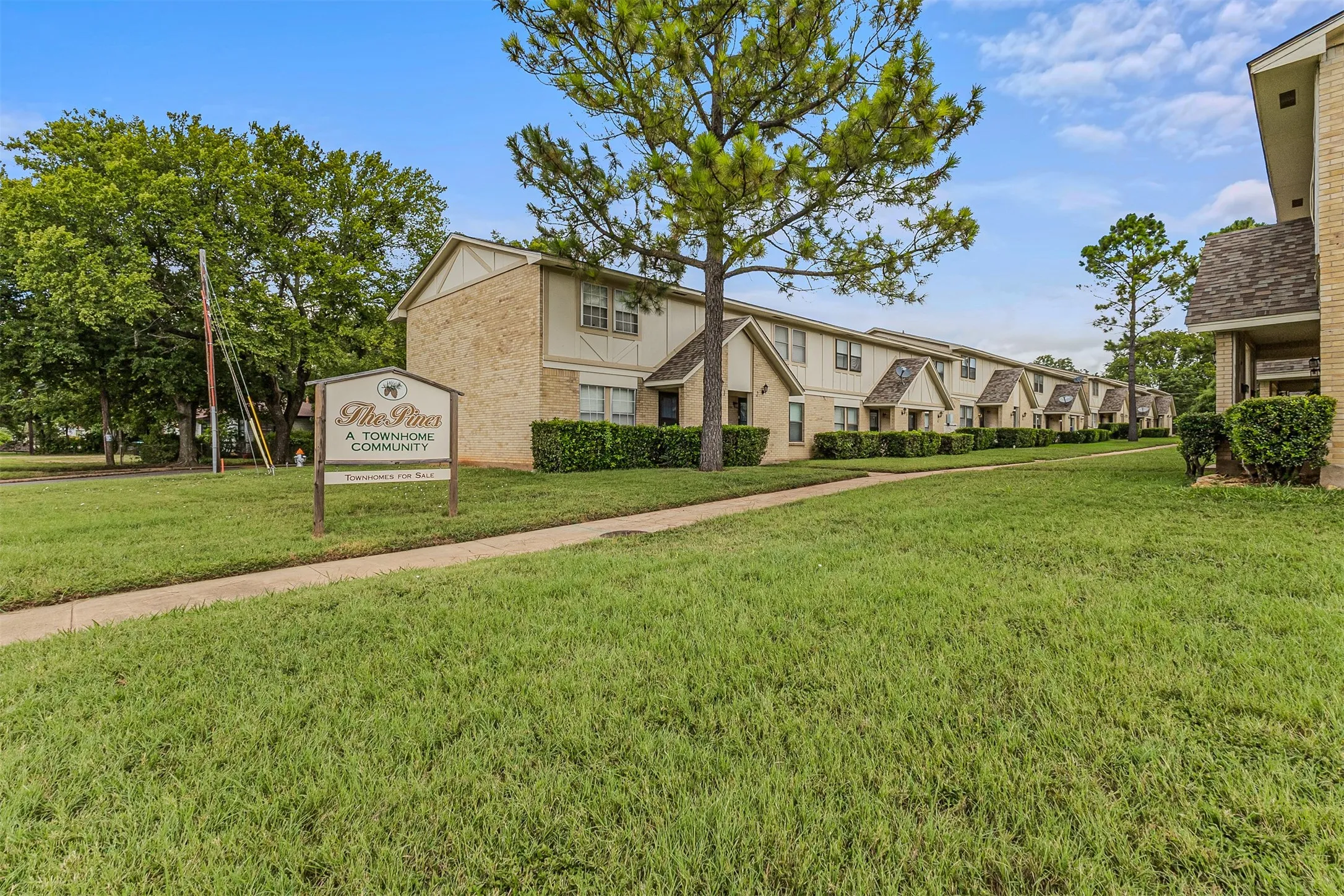 Condominium For Sale in Grayson County , 1905 W Morton Street 11, Denison, Texas 75020, 3 Bedroom, 2 Bathroom, Garage spaces, 1,080 Sqft, built in 1962, mls#21332037, Real Estate Agent in Denison, Homes For Sale in Grayson county, Homes For Sale in Denison, Realtor in Denison Texas, Real Estate Brokerage Independent Realty Texas, Luminita Cordes Realtor