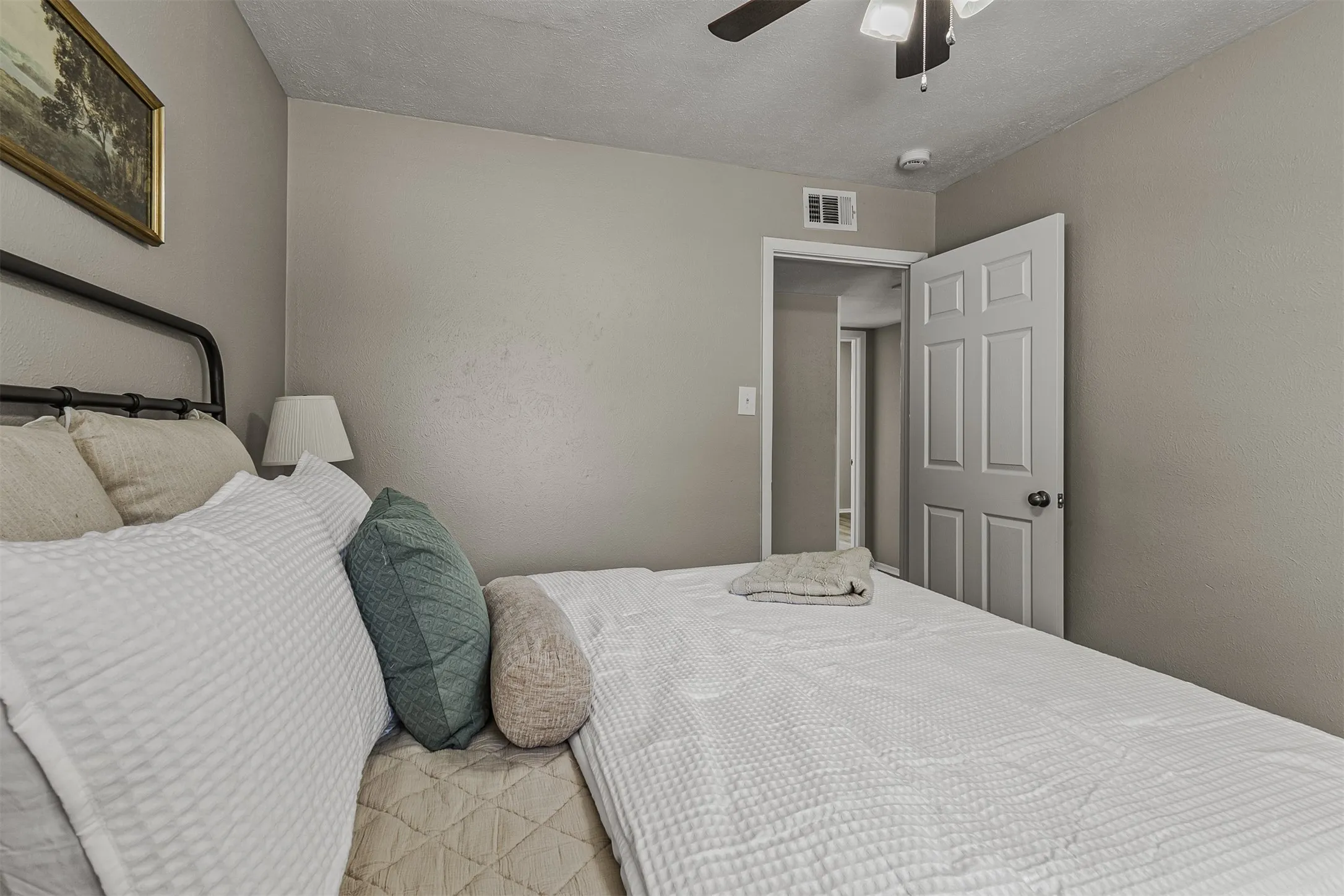 Condominium For Sale in Grayson County , 1905 W Morton Street 11, Denison, Texas 75020, 3 Bedroom, 2 Bathroom, Garage spaces, 1,080 Sqft, built in 1962, mls#21332037, Real Estate Agent in Denison, Homes For Sale in Grayson county, Homes For Sale in Denison, Realtor in Denison Texas, Real Estate Brokerage Independent Realty Texas, Luminita Cordes Realtor