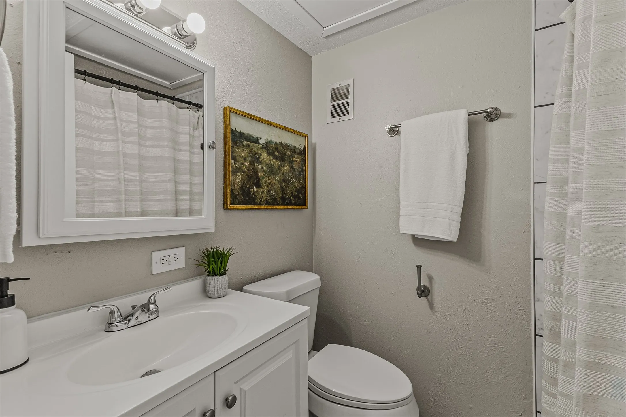 Condominium For Sale in Grayson County , 1905 W Morton Street 11, Denison, Texas 75020, 3 Bedroom, 2 Bathroom, Garage spaces, 1,080 Sqft, built in 1962, mls#21332037, Real Estate Agent in Denison, Homes For Sale in Grayson county, Homes For Sale in Denison, Realtor in Denison Texas, Real Estate Brokerage Independent Realty Texas, Luminita Cordes Realtor