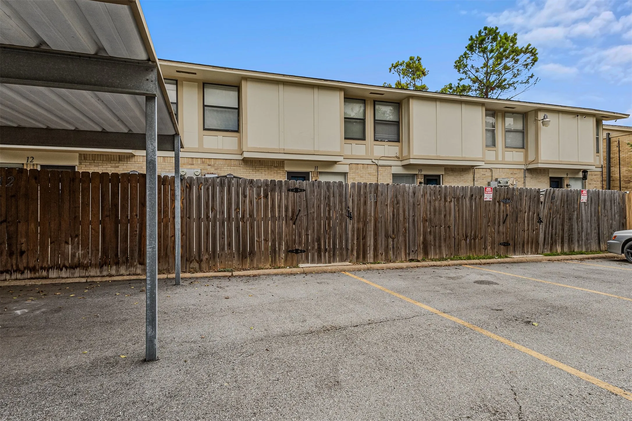 Condominium For Sale in Grayson County , 1905 W Morton Street 11, Denison, Texas 75020, 3 Bedroom, 2 Bathroom, Garage spaces, 1,080 Sqft, built in 1962, mls#21332037, Real Estate Agent in Denison, Homes For Sale in Grayson county, Homes For Sale in Denison, Realtor in Denison Texas, Real Estate Brokerage Independent Realty Texas, Luminita Cordes Realtor