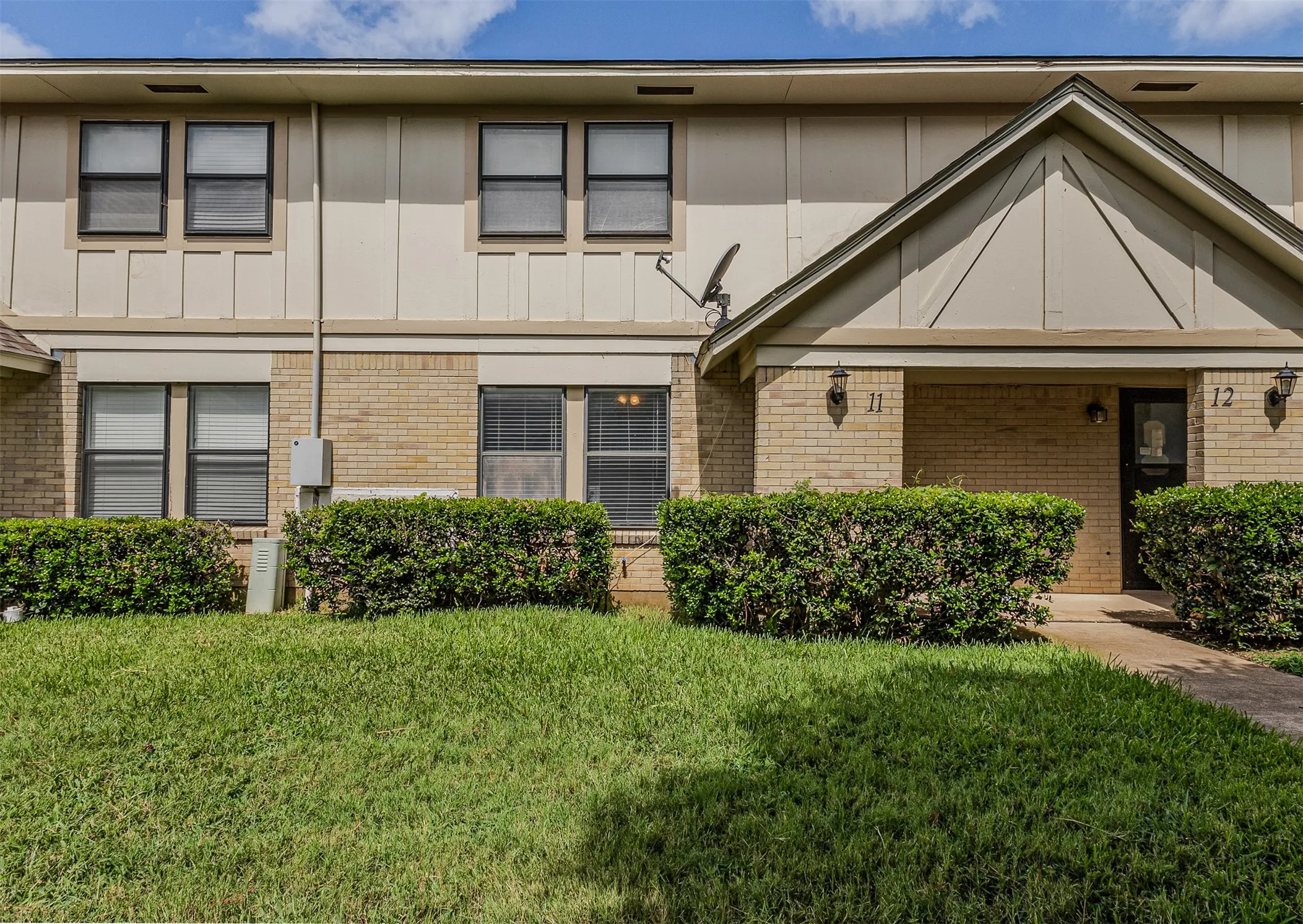 Condominium For Sale in Grayson County , 1905 W Morton Street 11, Denison, Texas 75020, 3 Bedroom, 2 Bathroom, Garage spaces, 1,080 Sqft, built in 1962, mls#21332037, Real Estate Agent in Denison, Homes For Sale in Grayson county, Homes For Sale in Denison, Realtor in Denison Texas, Real Estate Brokerage Independent Realty Texas, Luminita Cordes Realtor