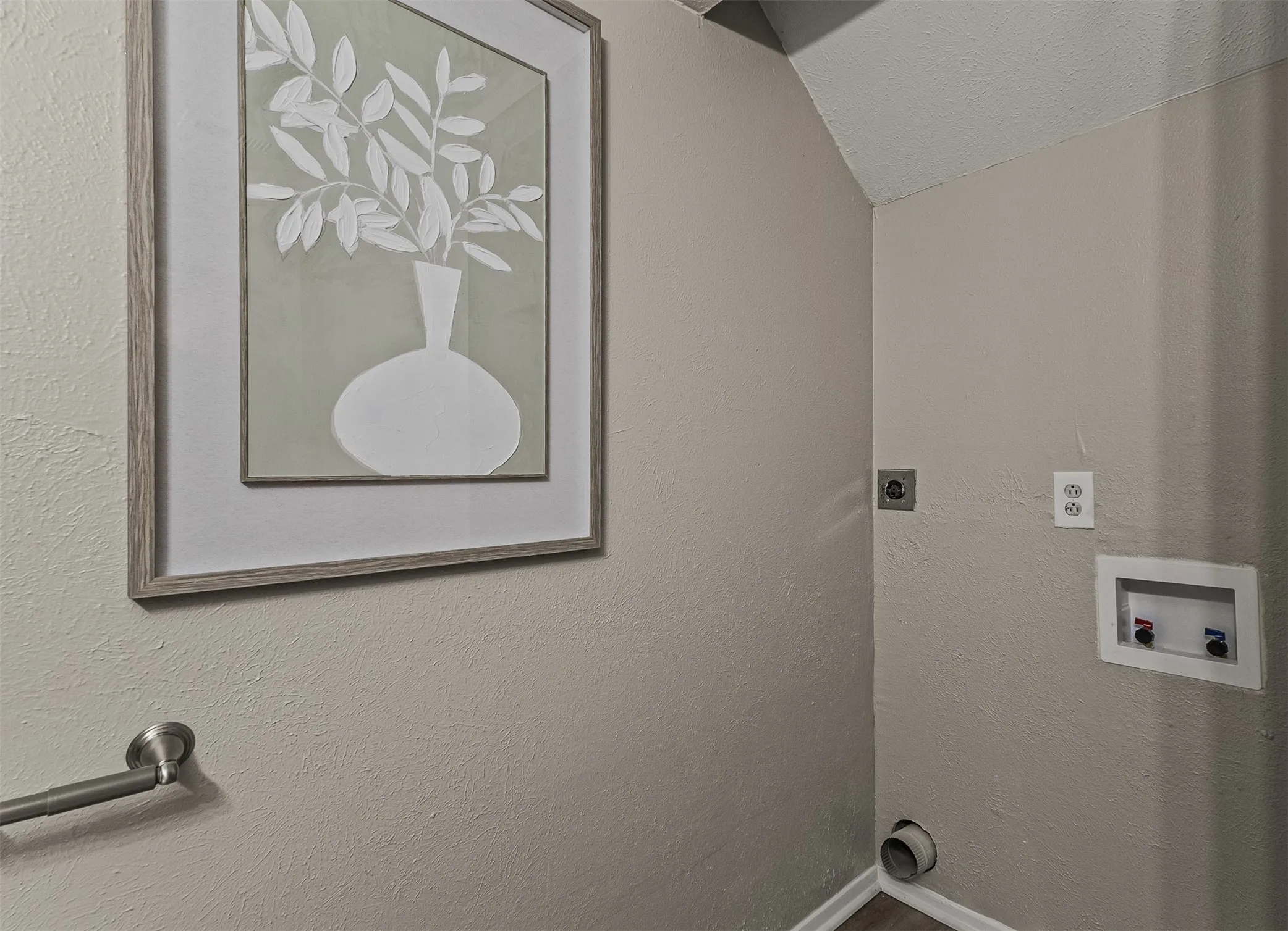 Condominium For Sale in Grayson County , 1905 W Morton Street 11, Denison, Texas 75020, 3 Bedroom, 2 Bathroom, Garage spaces, 1,080 Sqft, built in 1962, mls#21332037, Real Estate Agent in Denison, Homes For Sale in Grayson county, Homes For Sale in Denison, Realtor in Denison Texas, Real Estate Brokerage Independent Realty Texas, Luminita Cordes Realtor