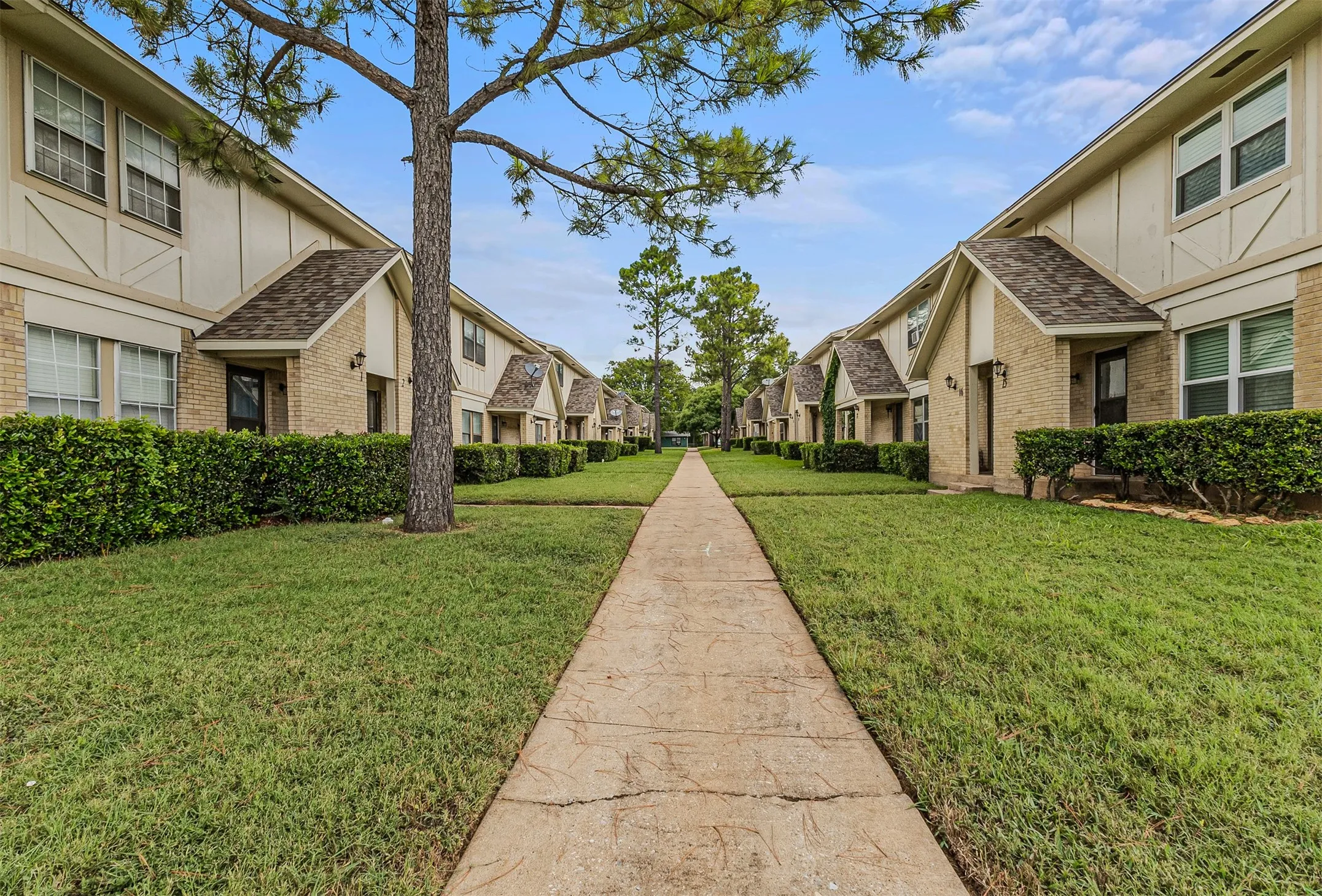 Condominium For Sale in Grayson County , 1905 W Morton Street 11, Denison, Texas 75020, 3 Bedroom, 2 Bathroom, Garage spaces, 1,080 Sqft, built in 1962, mls#21332037, Real Estate Agent in Denison, Homes For Sale in Grayson county, Homes For Sale in Denison, Realtor in Denison Texas, Real Estate Brokerage Independent Realty Texas, Luminita Cordes Realtor
