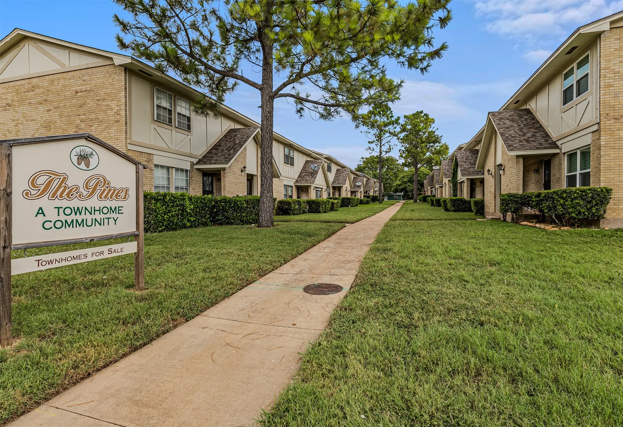 Condominium For Sale in Grayson County , 1905 W Morton Street 11, Denison, Texas 75020, 3 Bedroom, 2 Bathroom, Garage spaces, 1,080 Sqft, built in 1962, mls#21332037, Real Estate Agent in Denison, Homes For Sale in Grayson county, Homes For Sale in Denison, Realtor in Denison Texas, Real Estate Brokerage Independent Realty Texas, Luminita Cordes Realtor