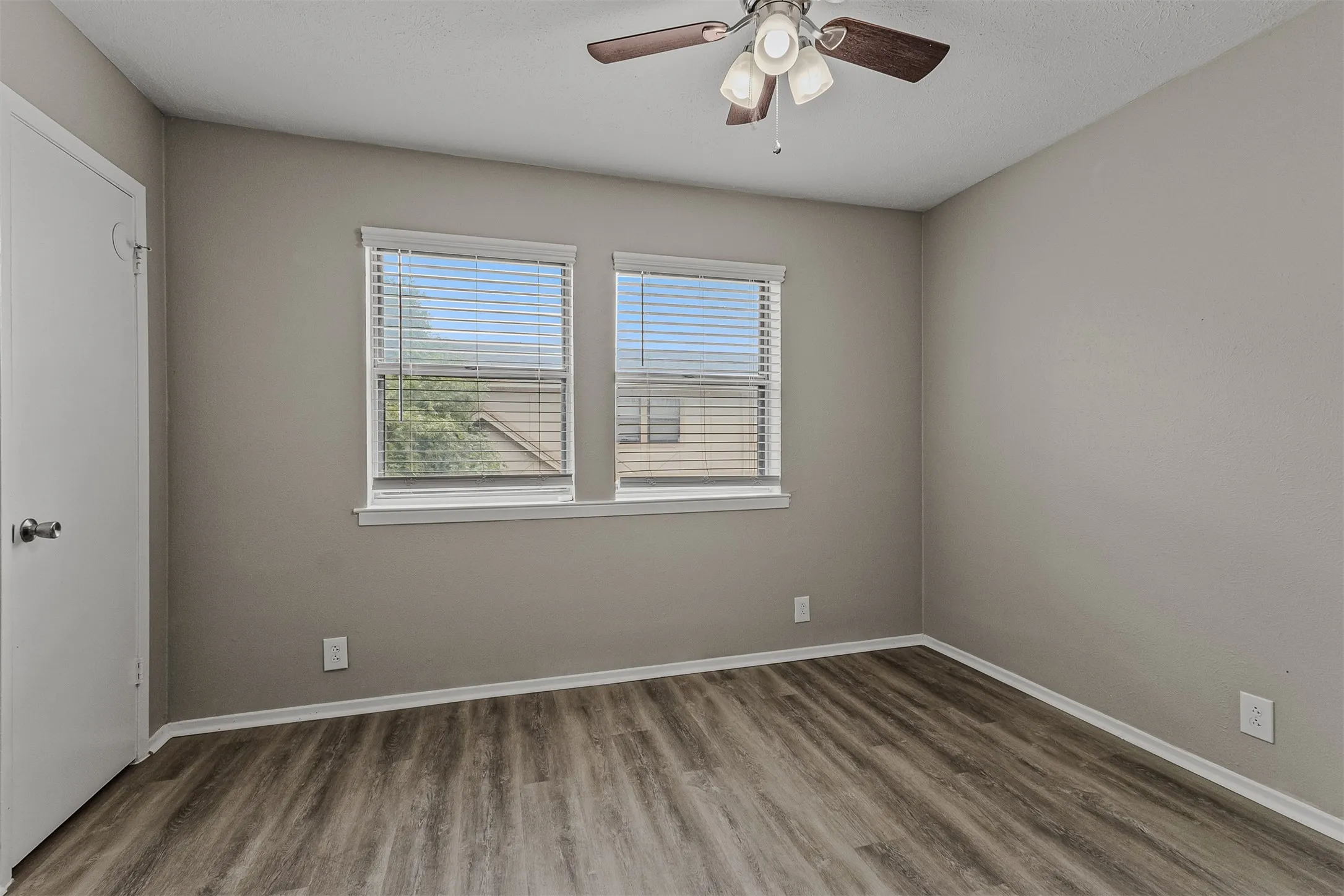 Condominium For Sale in Grayson County , 1905 W Morton Street 11, Denison, Texas 75020, 3 Bedroom, 2 Bathroom, Garage spaces, 1,080 Sqft, built in 1962, mls#21332037, Real Estate Agent in Denison, Homes For Sale in Grayson county, Homes For Sale in Denison, Realtor in Denison Texas, Real Estate Brokerage Independent Realty Texas, Luminita Cordes Realtor