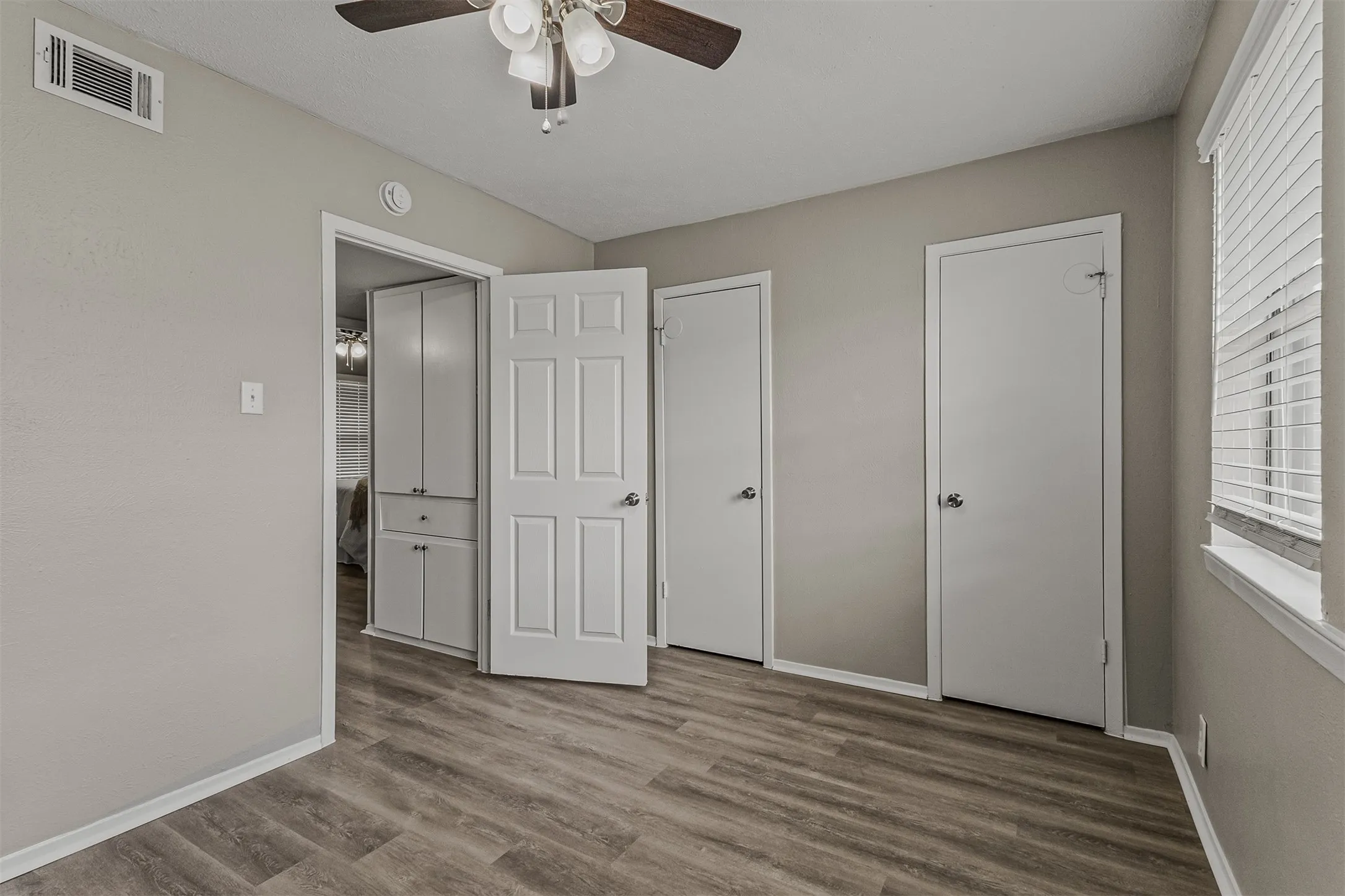 Condominium For Sale in Grayson County , 1905 W Morton Street 11, Denison, Texas 75020, 3 Bedroom, 2 Bathroom, Garage spaces, 1,080 Sqft, built in 1962, mls#21332037, Real Estate Agent in Denison, Homes For Sale in Grayson county, Homes For Sale in Denison, Realtor in Denison Texas, Real Estate Brokerage Independent Realty Texas, Luminita Cordes Realtor