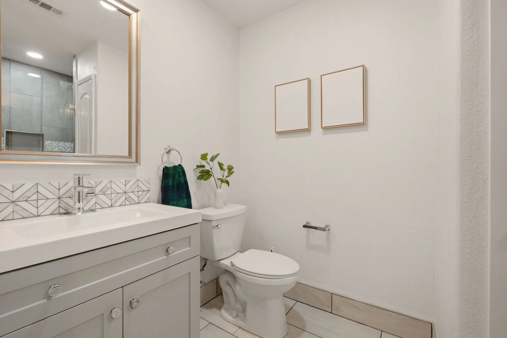 Ensuite bath to bedroom 3---all new!
