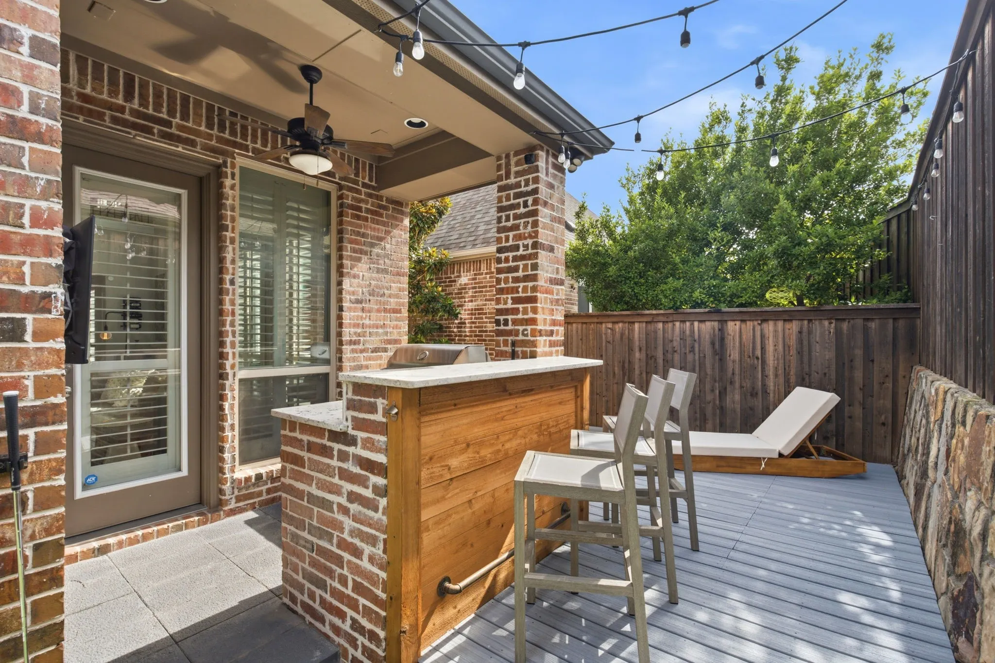 The serving bar creates the perfect spot for casual dining, drinks & conversation while enjoying the outdoor living space.