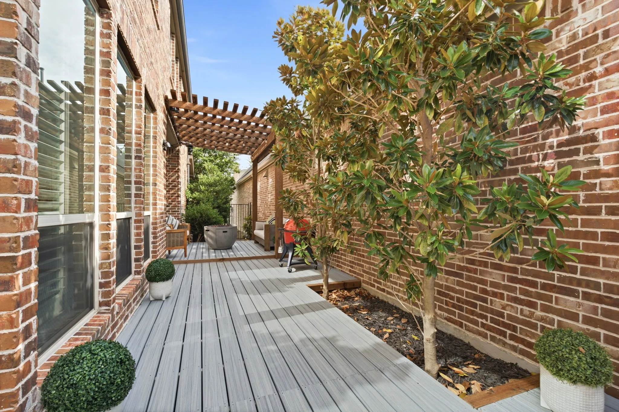 A xeriscape yard means effortless upkeep + a private destination to enjoy throughout the seasons. Little maintenance + the HOA maintains the front lawns in the Villages of Twin Creeks...mowing, edging, trimming. Wow! A 1-minute walk to the community amenities as well!
