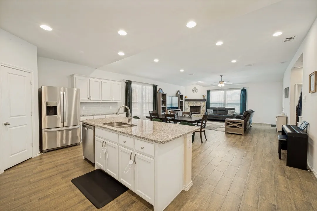 Single Family Residence For Sale in Denton County , 11520 Aspen Meadows Court, Aubrey, Texas 76227, 5 Bedroom, 4 Bathroom, 2 Garage spaces, 2,765 Sqft, built in 2021, mls#21327059, Real Estate Agent in Aubrey, Homes For Sale in Denton county, Homes For Sale in Aubrey, Realtor in Aubrey Texas, Real Estate Brokerage Independent Realty Texas, Luminita Cordes Realtor