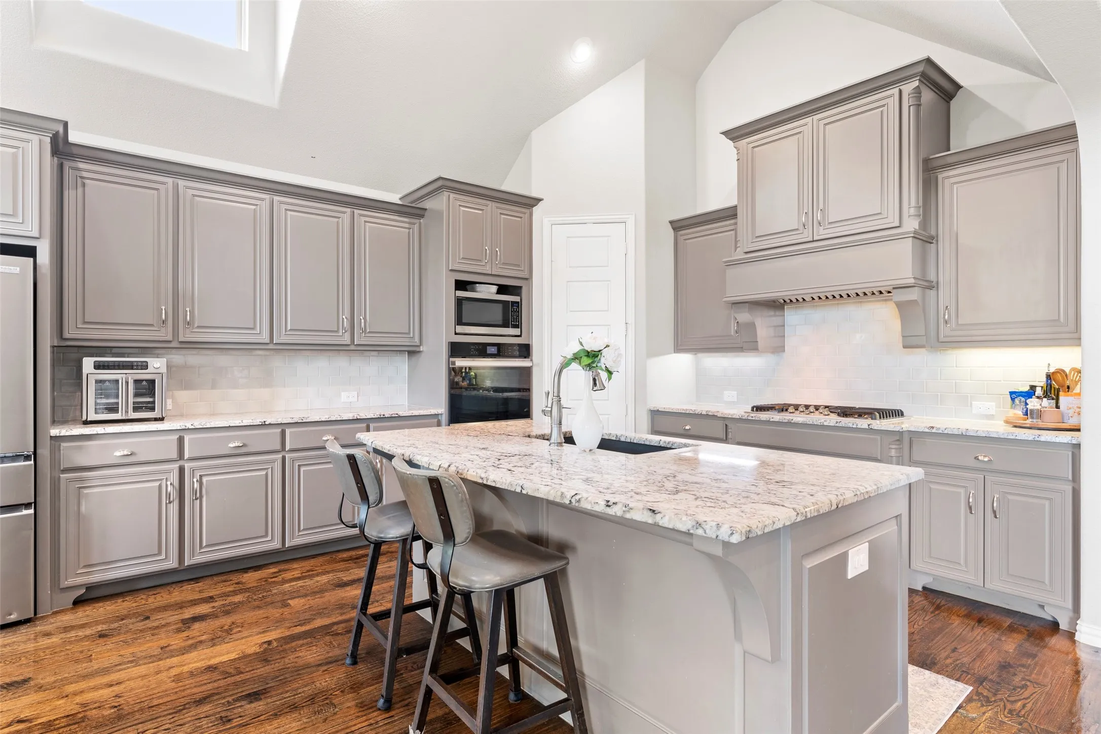 Single Family Residence For Sale in Collin County , 1801 Crystal Cove Lane, Wylie, Texas 75098, 5 Bedroom, 5 Bathroom, 3 Garage spaces, 4,140 Sqft, built in 2015, mls#21332698, Real Estate Agent in Wylie, Homes For Sale in Collin county, Homes For Sale in Wylie, Realtor in Wylie Texas, Real Estate Brokerage Independent Realty Texas, Luminita Cordes Realtor