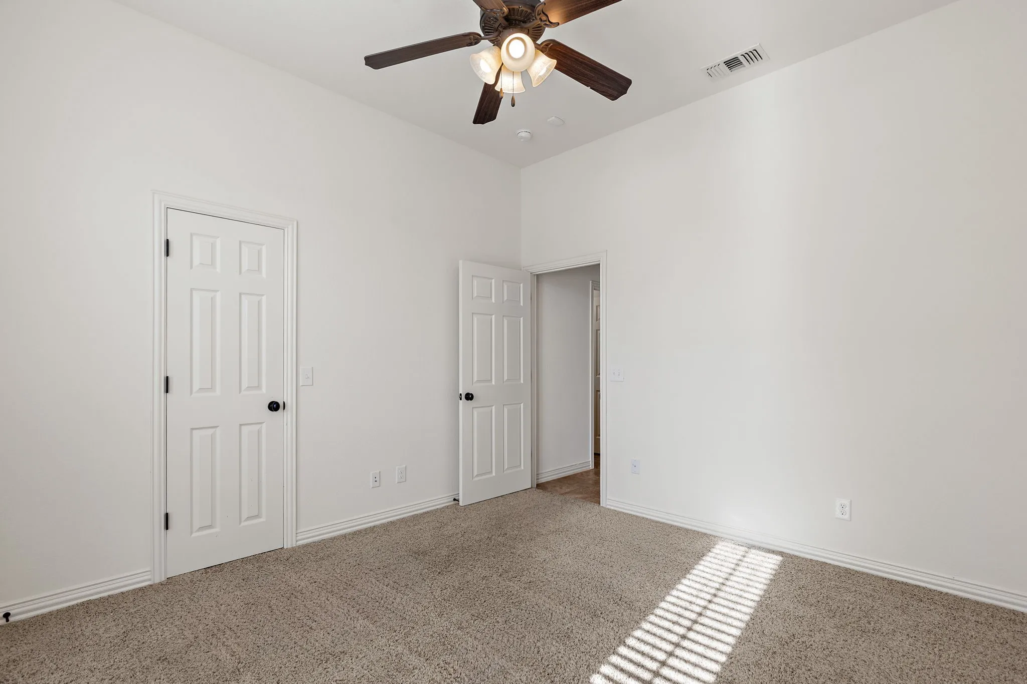 Single Family Residence For Sale in Wichita County , 5014 Cypress, Wichita Falls, Texas 76310, 3 Bedroom, 2 Bathroom, 2 Garage spaces, 1,753 Sqft, built in 2011, mls#21334232, Real Estate Agent in Wichita Falls, Homes For Sale in Wichita county, Homes For Sale in Wichita Falls, Realtor in Wichita Falls Texas, Real Estate Brokerage Independent Realty Texas, Luminita Cordes Realtor