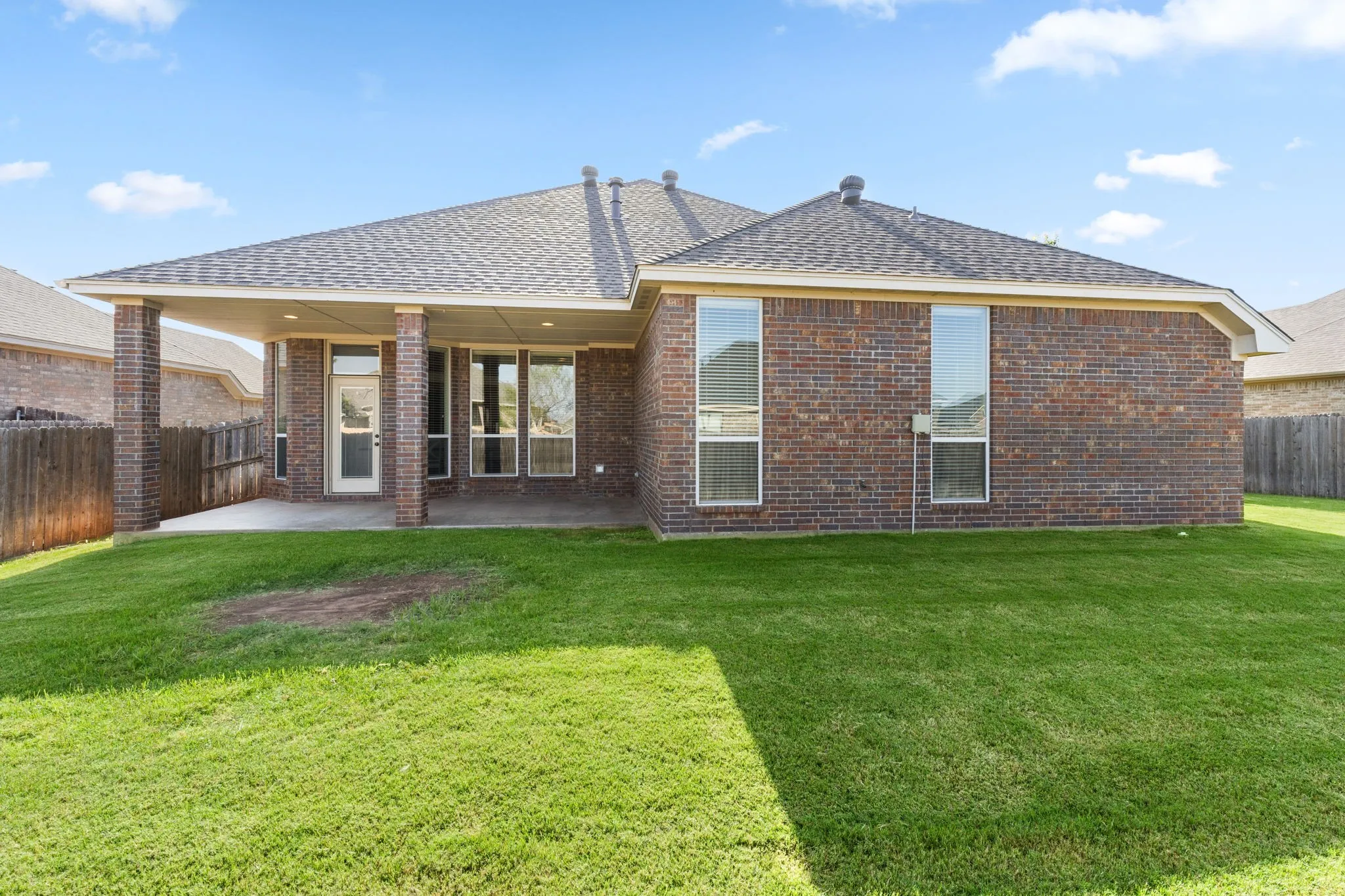 Single Family Residence For Sale in Wichita County , 5014 Cypress, Wichita Falls, Texas 76310, 3 Bedroom, 2 Bathroom, 2 Garage spaces, 1,753 Sqft, built in 2011, mls#21334232, Real Estate Agent in Wichita Falls, Homes For Sale in Wichita county, Homes For Sale in Wichita Falls, Realtor in Wichita Falls Texas, Real Estate Brokerage Independent Realty Texas, Luminita Cordes Realtor